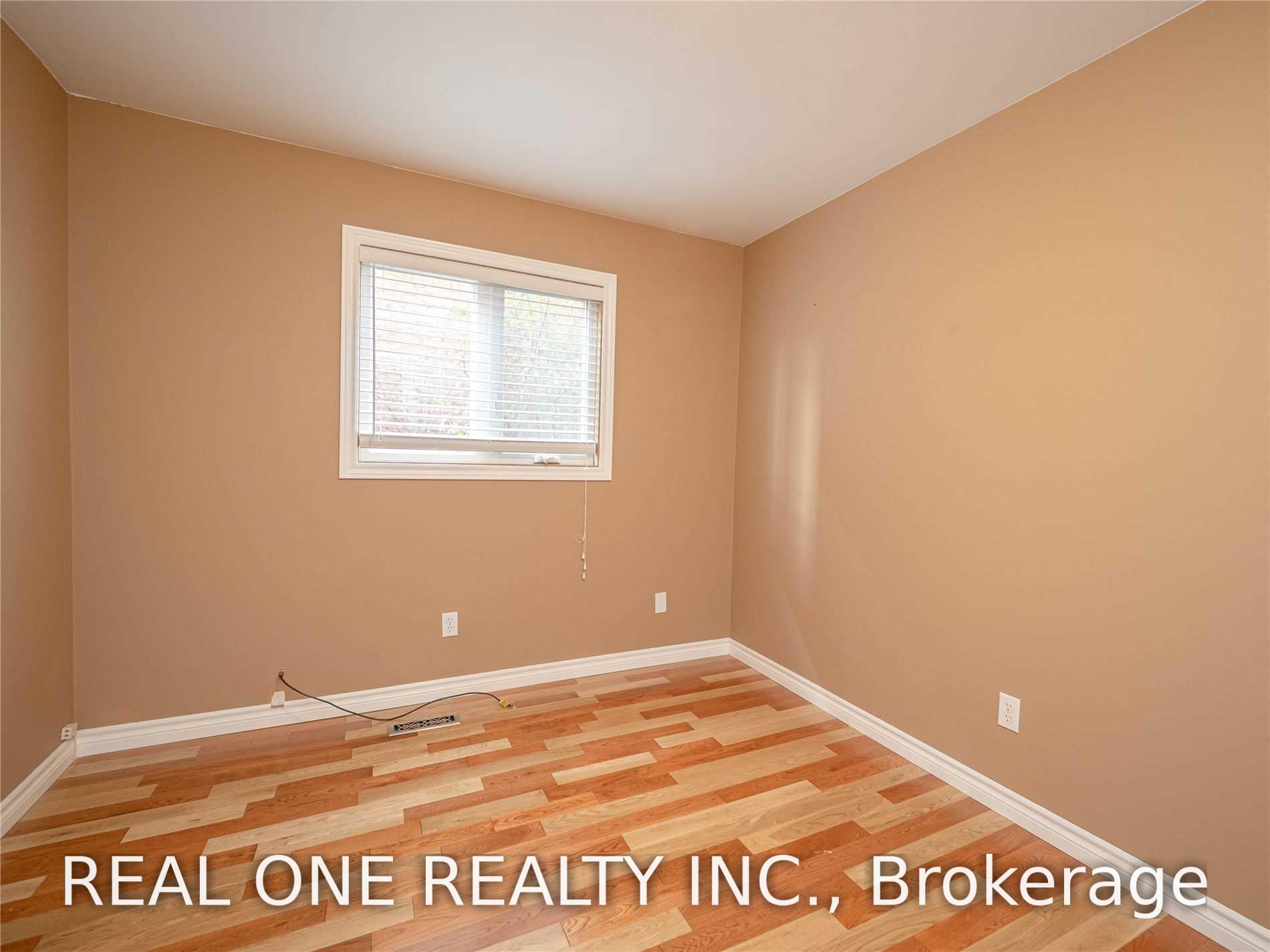 Photo 4 of 1520 Greenridge Circle, Oakville, Glen Abbey — HOMEH