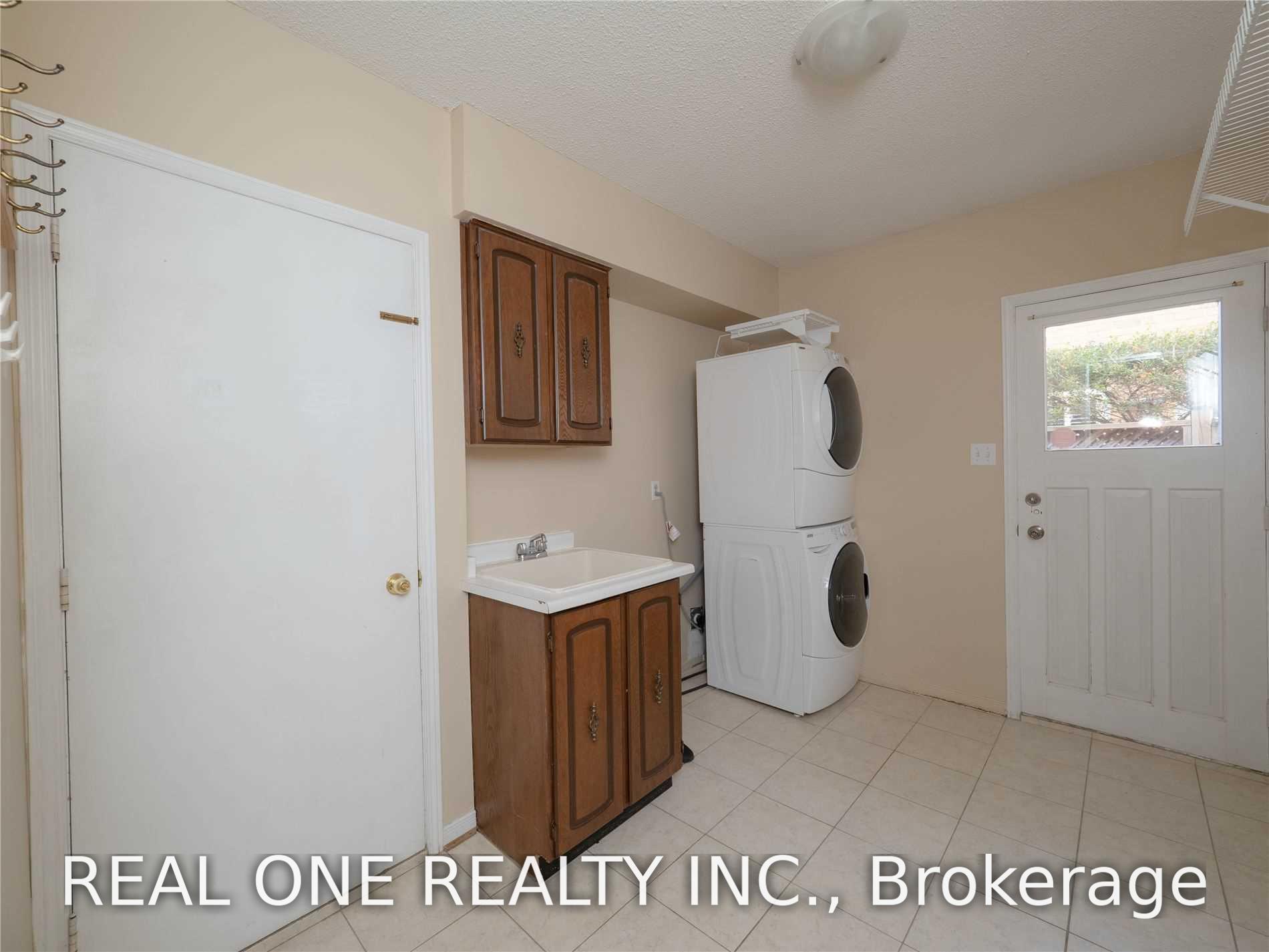 Photo 5 of 1520 Greenridge Circle, Oakville, Glen Abbey — HOMEH
