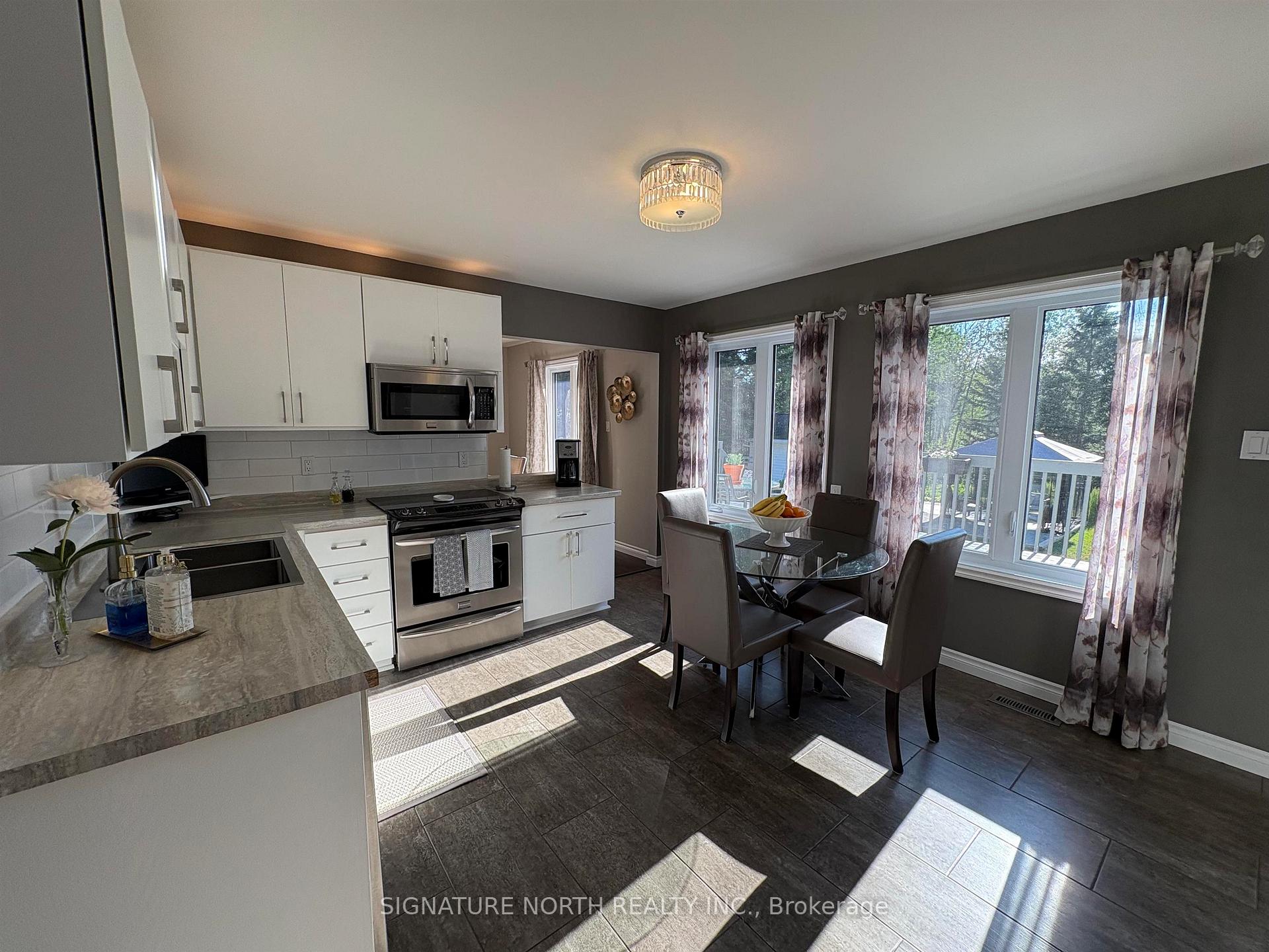 Photo 11 of 3130 Fairview Avenue, Thunder Bay, Rosslyn Road — HOMEH