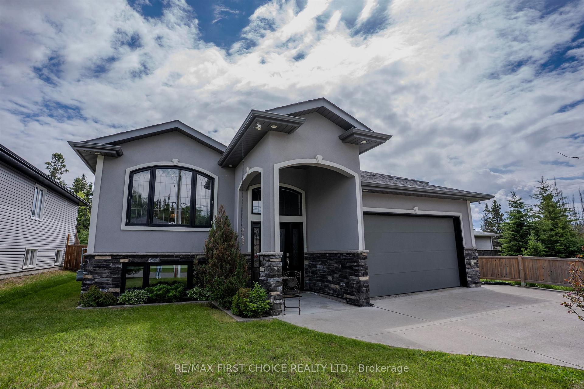 Photo 1 of 740 Woodcrest Rd, Thunder Bay, John Street North — HOMEH