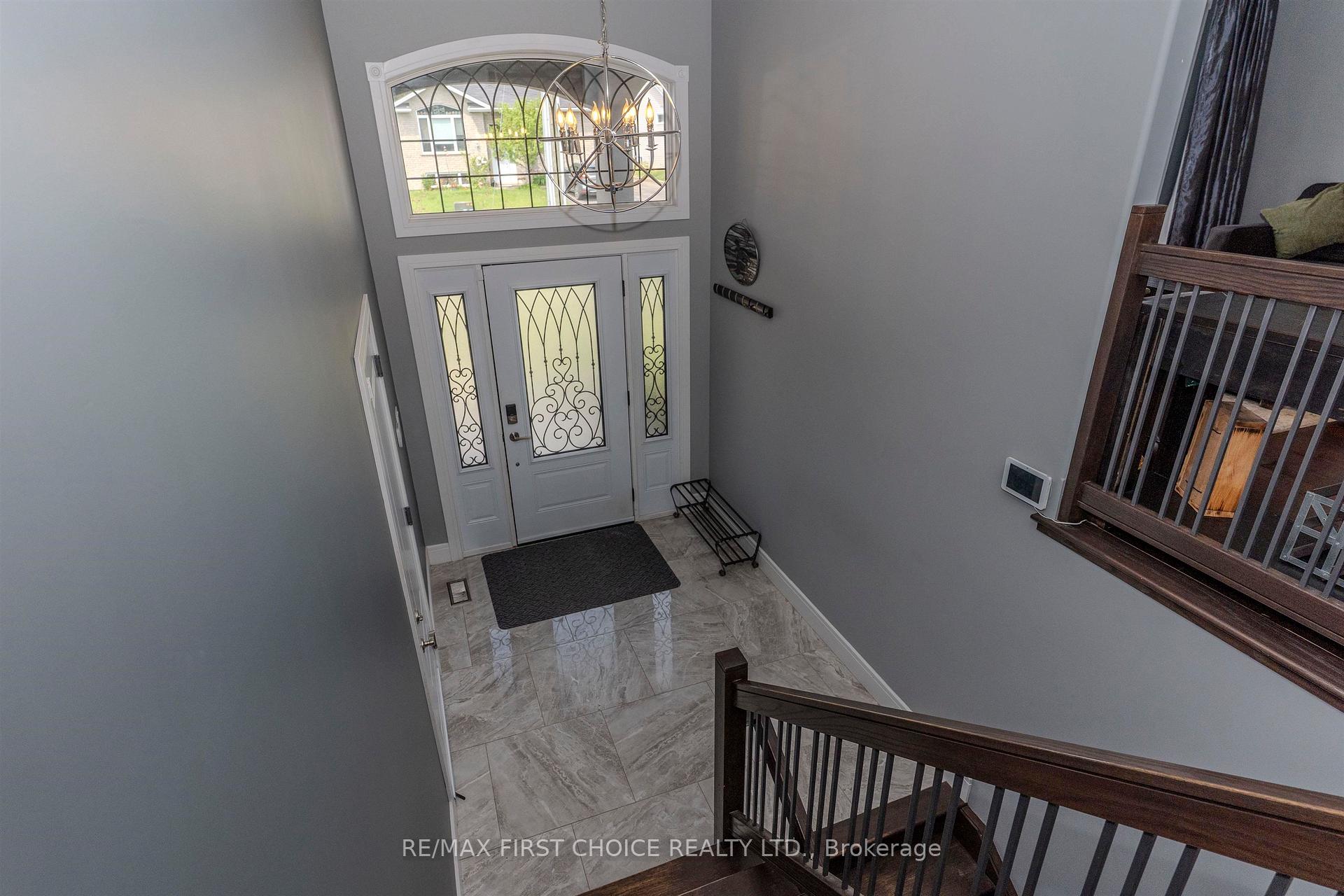 Photo 3 of 740 Woodcrest Rd, Thunder Bay, John Street North — HOMEH