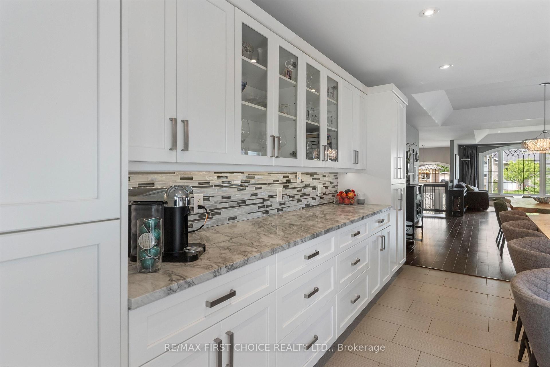 Photo 4 of 740 Woodcrest Rd, Thunder Bay, John Street North — HOMEH