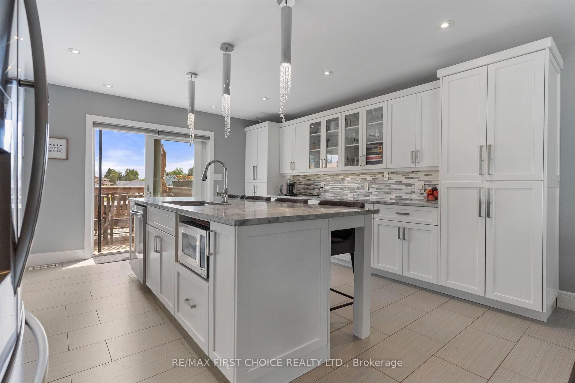 Photo 5 of 740 Woodcrest Rd, Thunder Bay, John Street North — HOMEH