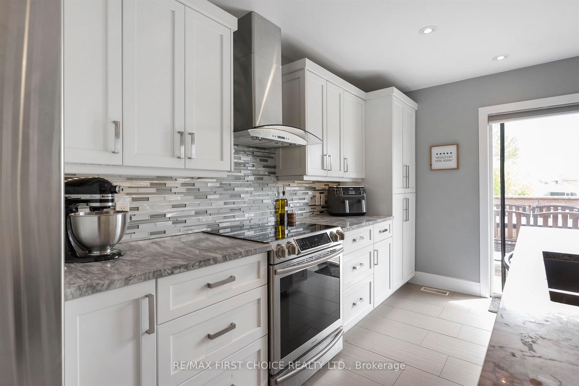 Photo 6 of 740 Woodcrest Rd, Thunder Bay, John Street North — HOMEH
