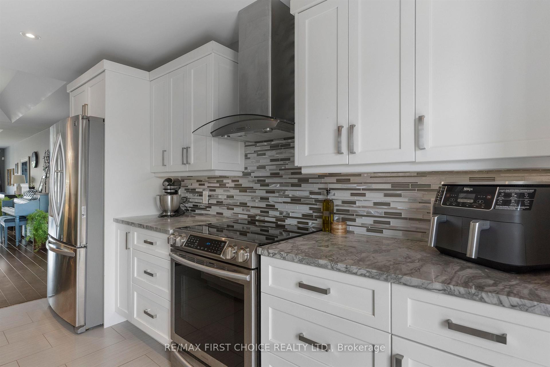 Photo 7 of 740 Woodcrest Rd, Thunder Bay, John Street North — HOMEH