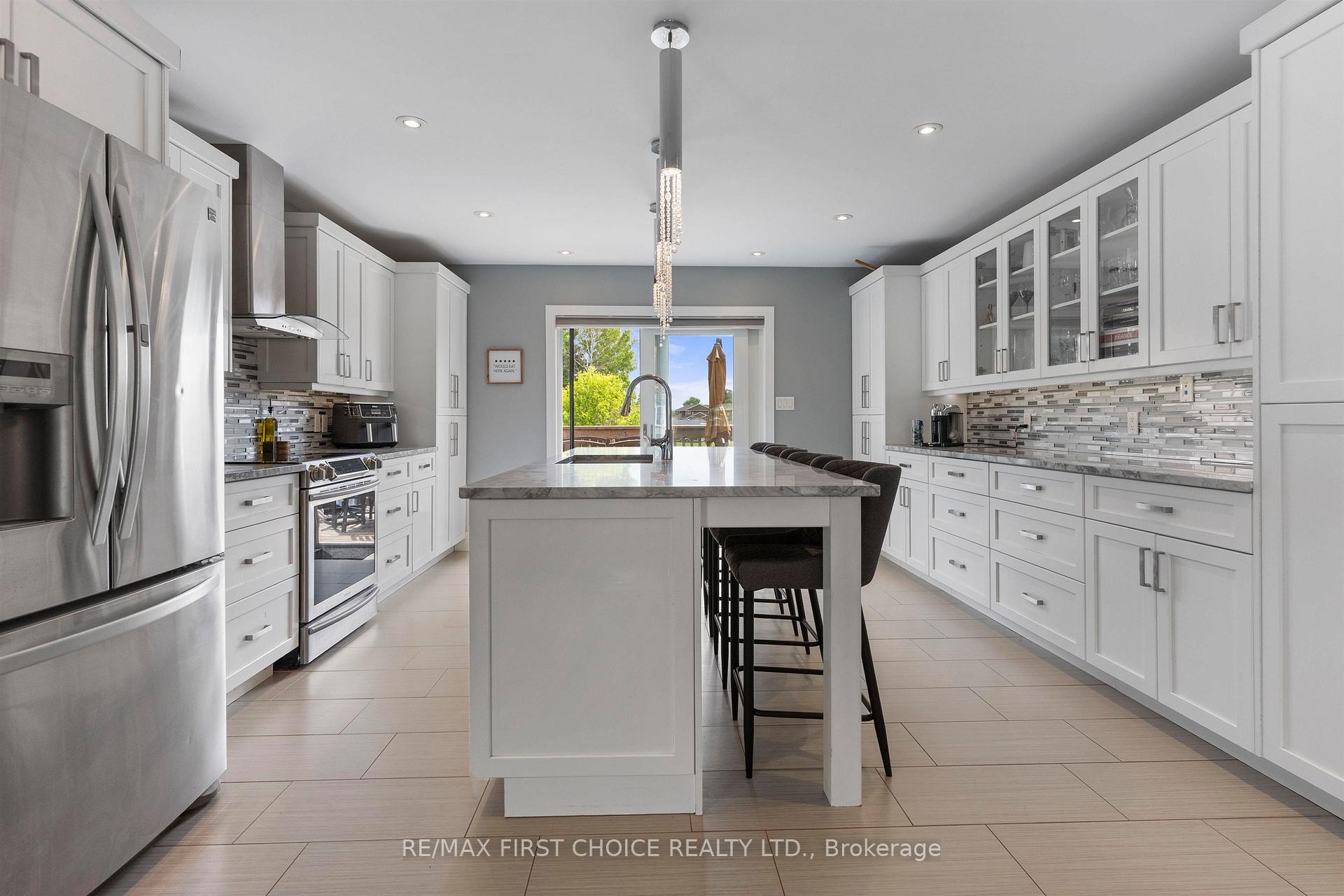 Photo 8 of 740 Woodcrest Rd, Thunder Bay, John Street North — HOMEH
