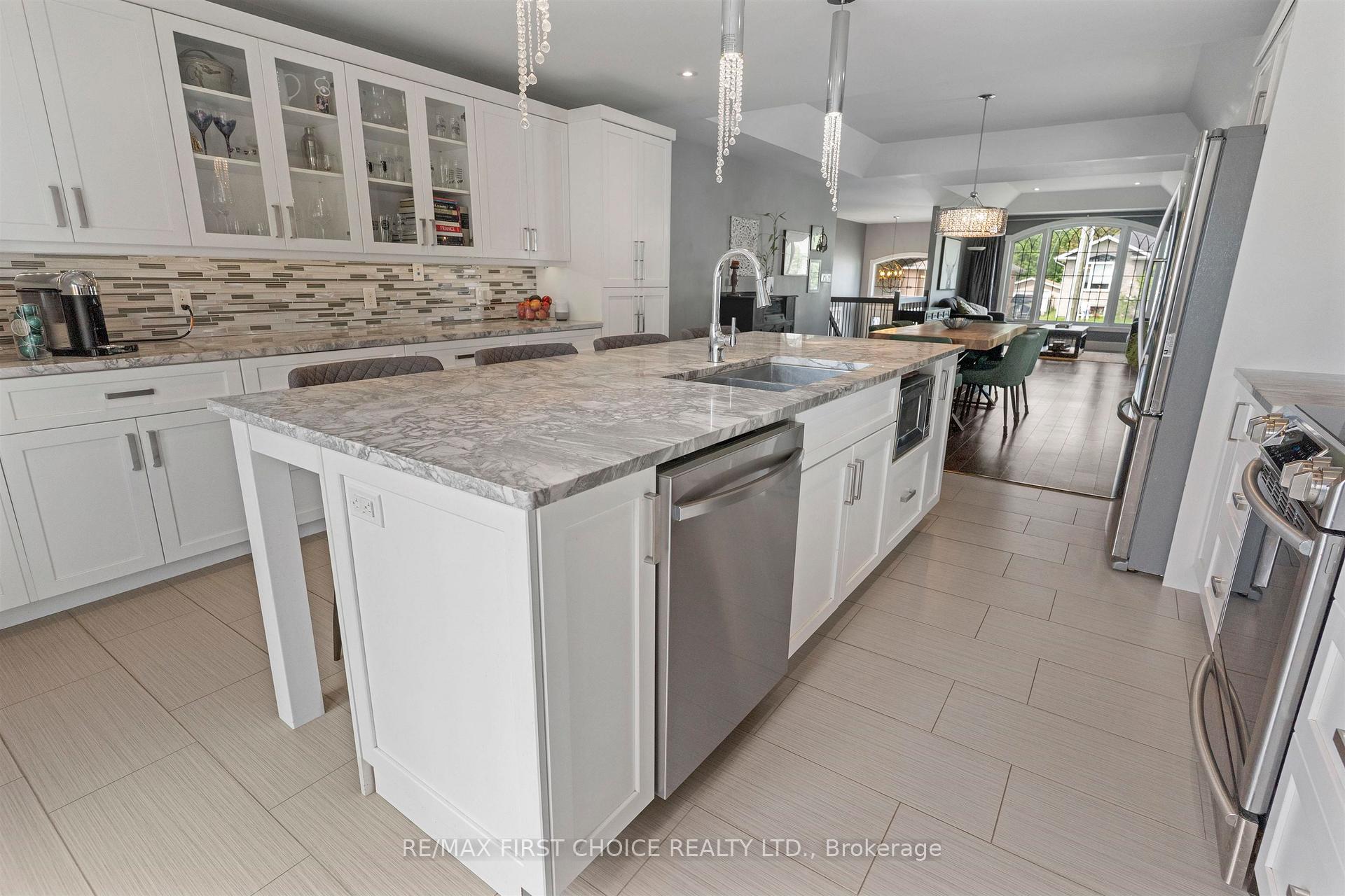 Photo 10 of 740 Woodcrest Rd, Thunder Bay, John Street North — HOMEH