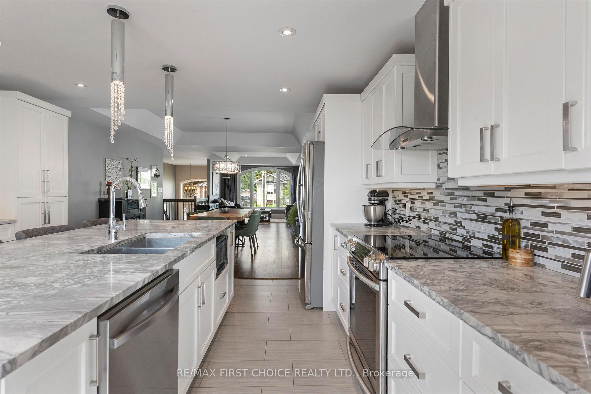 Photo 11 of 740 Woodcrest Rd, Thunder Bay, John Street North — HOMEH