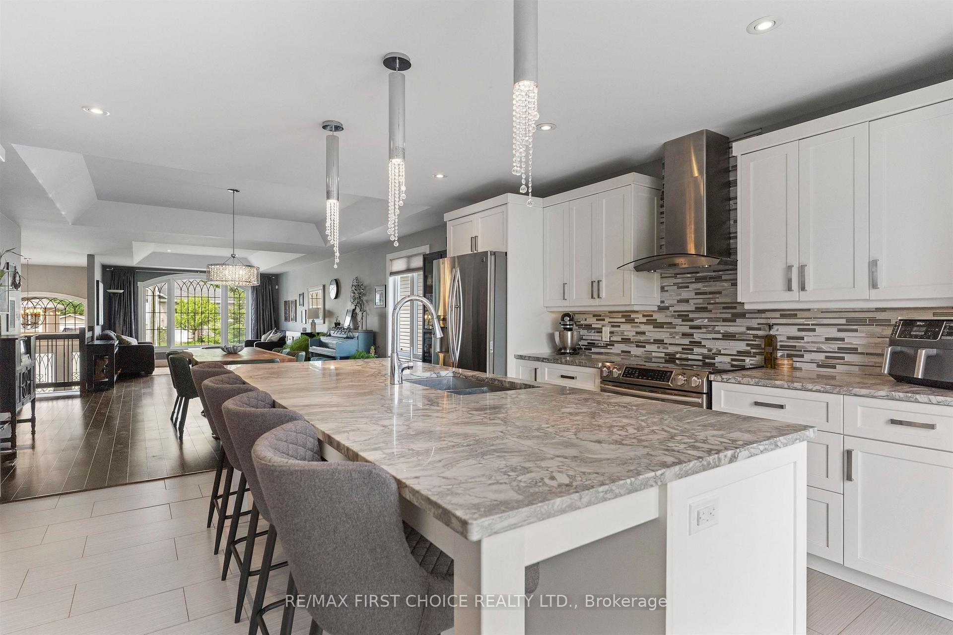 Photo 12 of 740 Woodcrest Rd, Thunder Bay, John Street North — HOMEH
