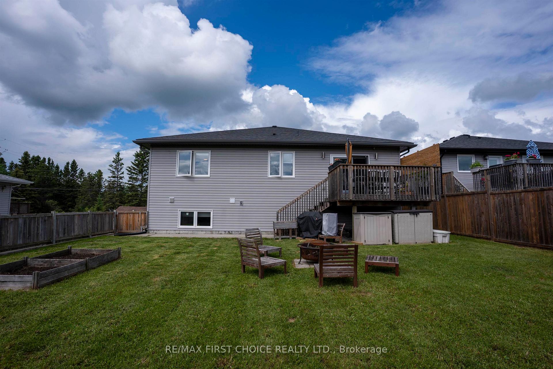 Photo 46 of 740 Woodcrest Rd, Thunder Bay, John Street North — HOMEH