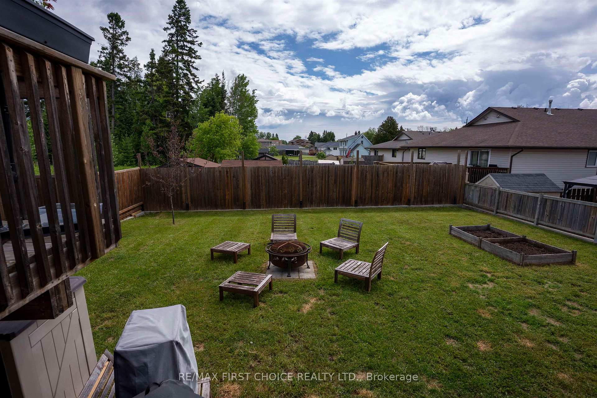 Photo 48 of 740 Woodcrest Rd, Thunder Bay, John Street North — HOMEH