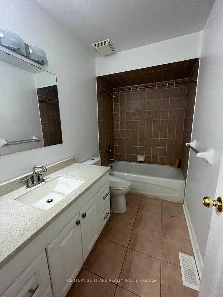 Photo 13 of Unit Main Floor, 32 Dooley Crescent, Ajax, Northwest Ajax — HOMEH