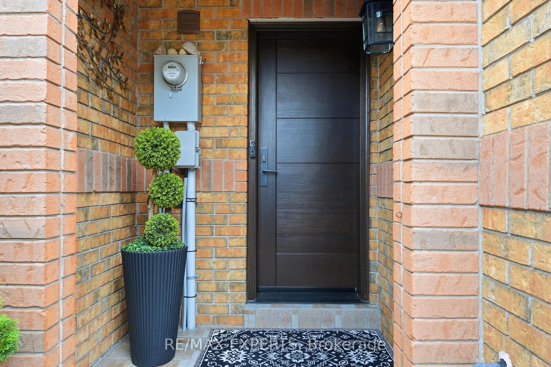 Photo 3 of Unit 7, 80 Tania Crescent, Vaughan, Maple — HOMEH