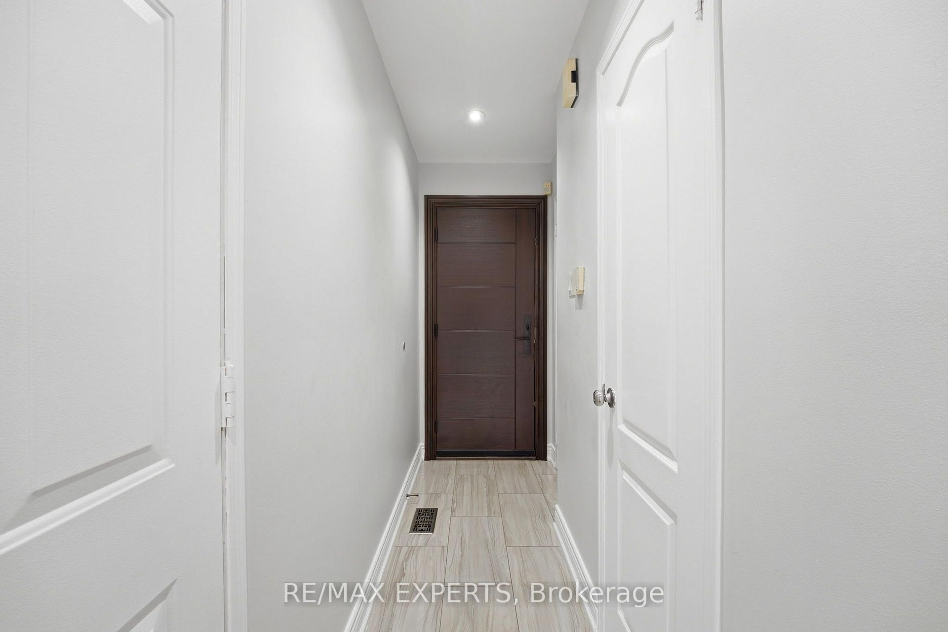 Photo 4 of Unit 7, 80 Tania Crescent, Vaughan, Maple — HOMEH
