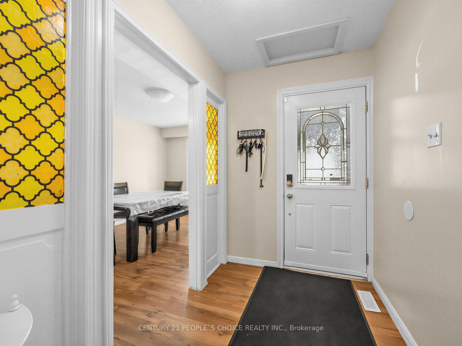 Photo 5 of 128 Primrose Crescent, Brampton, Heart Lake West — HOMEH