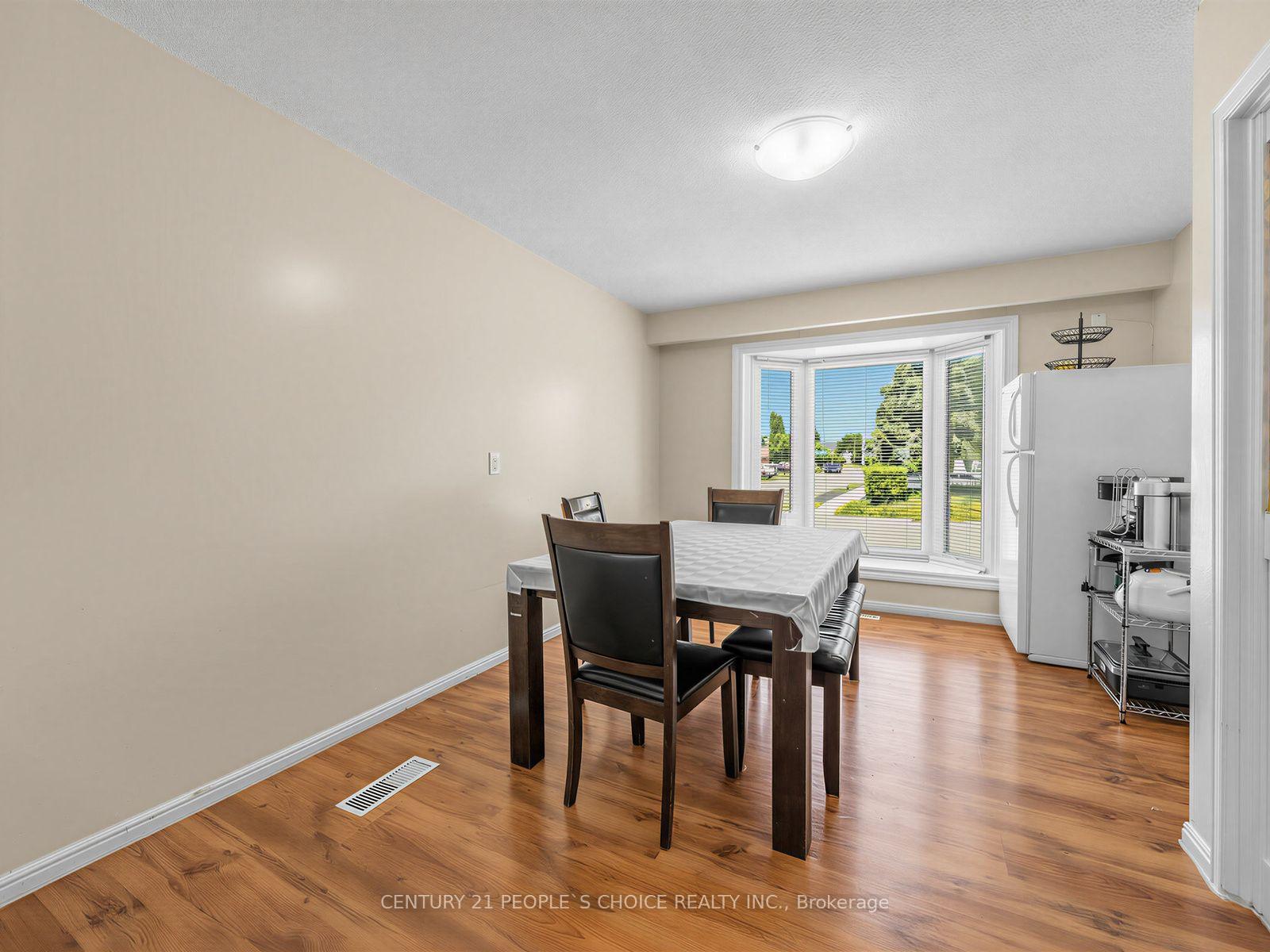 Photo 6 of 128 Primrose Crescent, Brampton, Heart Lake West — HOMEH
