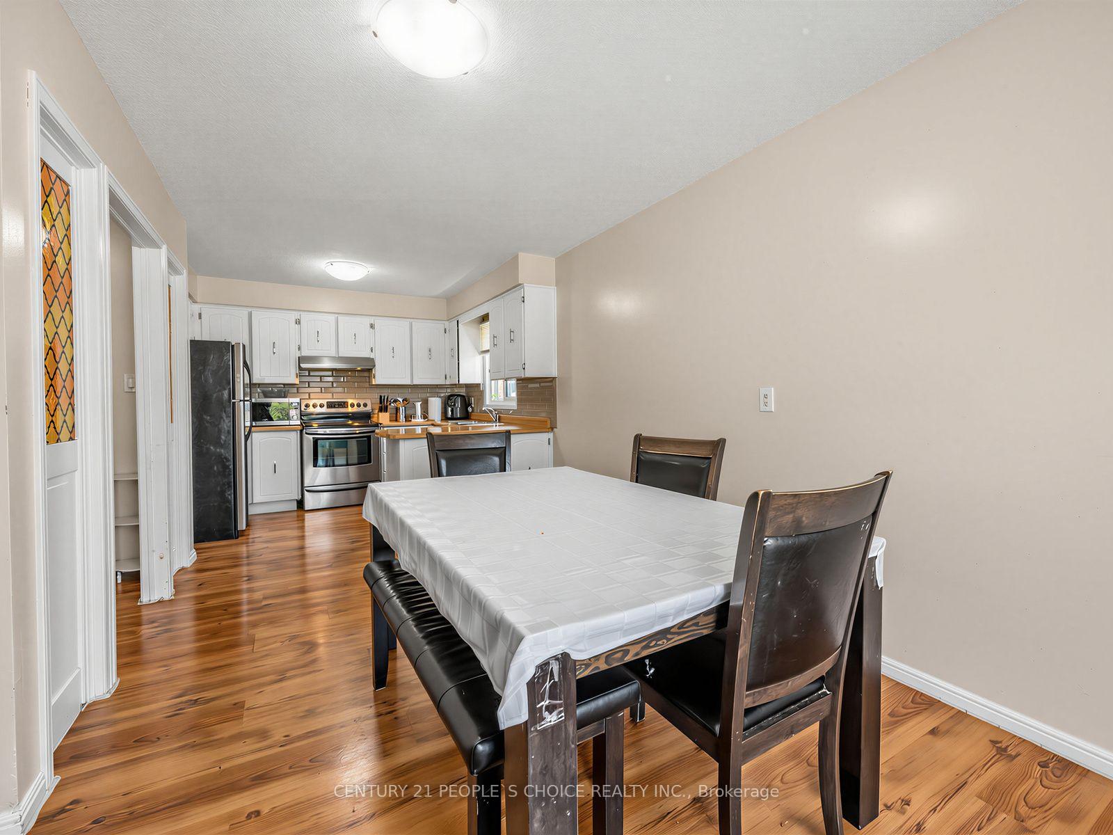 Photo 7 of 128 Primrose Crescent, Brampton, Heart Lake West — HOMEH