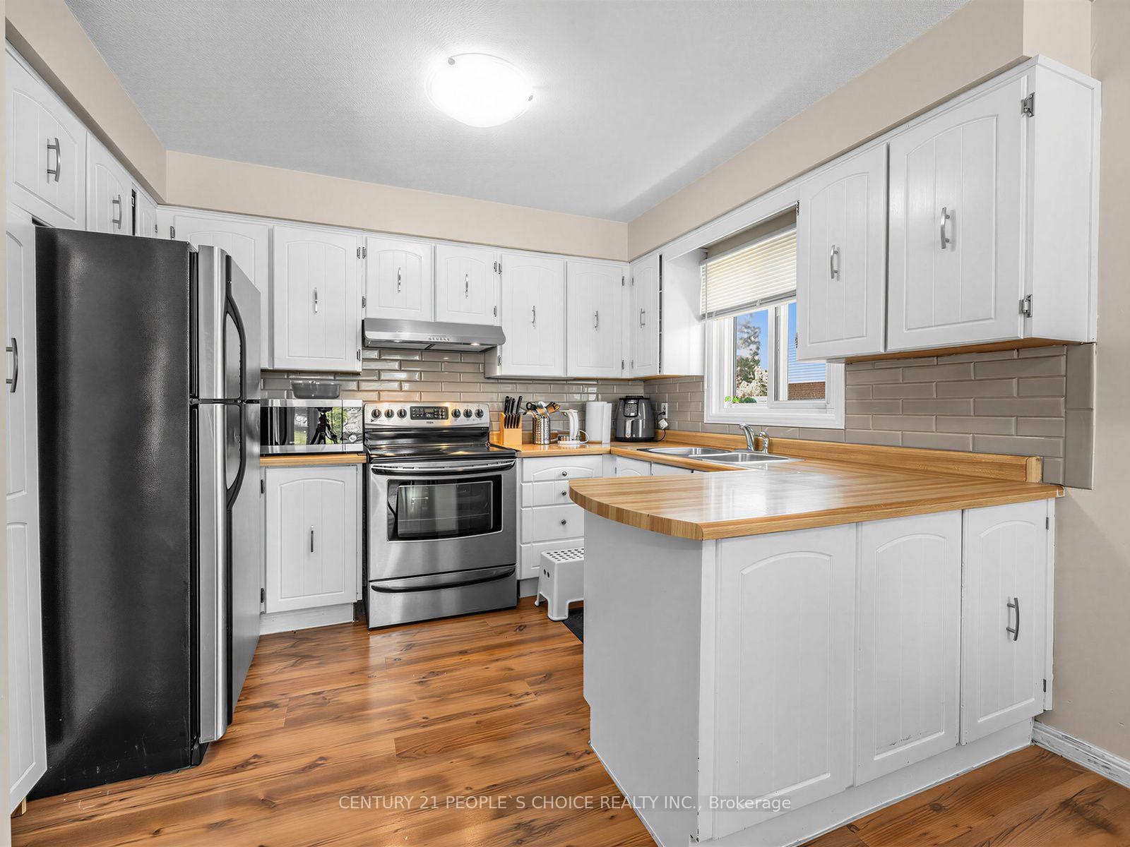 Photo 8 of 128 Primrose Crescent, Brampton, Heart Lake West — HOMEH