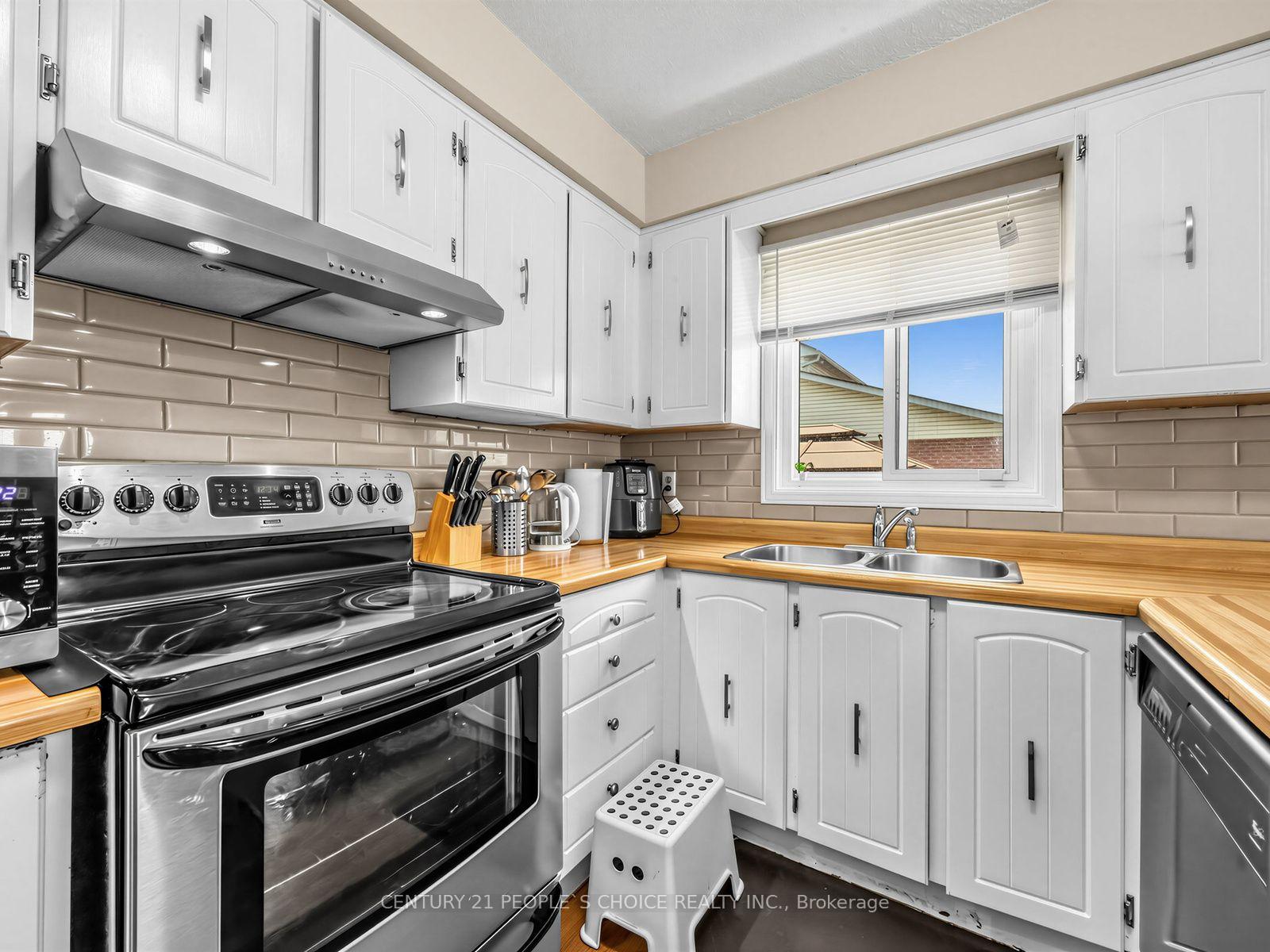 Photo 9 of 128 Primrose Crescent, Brampton, Heart Lake West — HOMEH