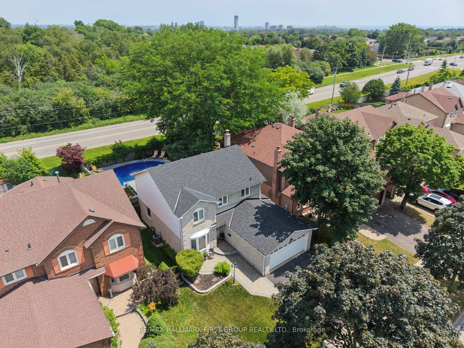 Photo 3 of 662 Cognac Crescent, Pickering, Amberlea — HOMEH