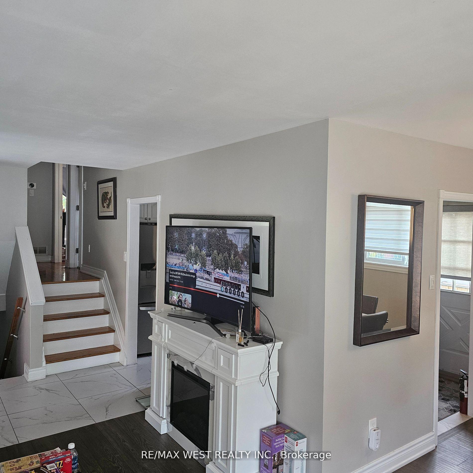 Photo 2 of Unit Upper, 51 Monterrey Drive, Etobicoke, Thistletown-Beaumonde Heights — HOMEH