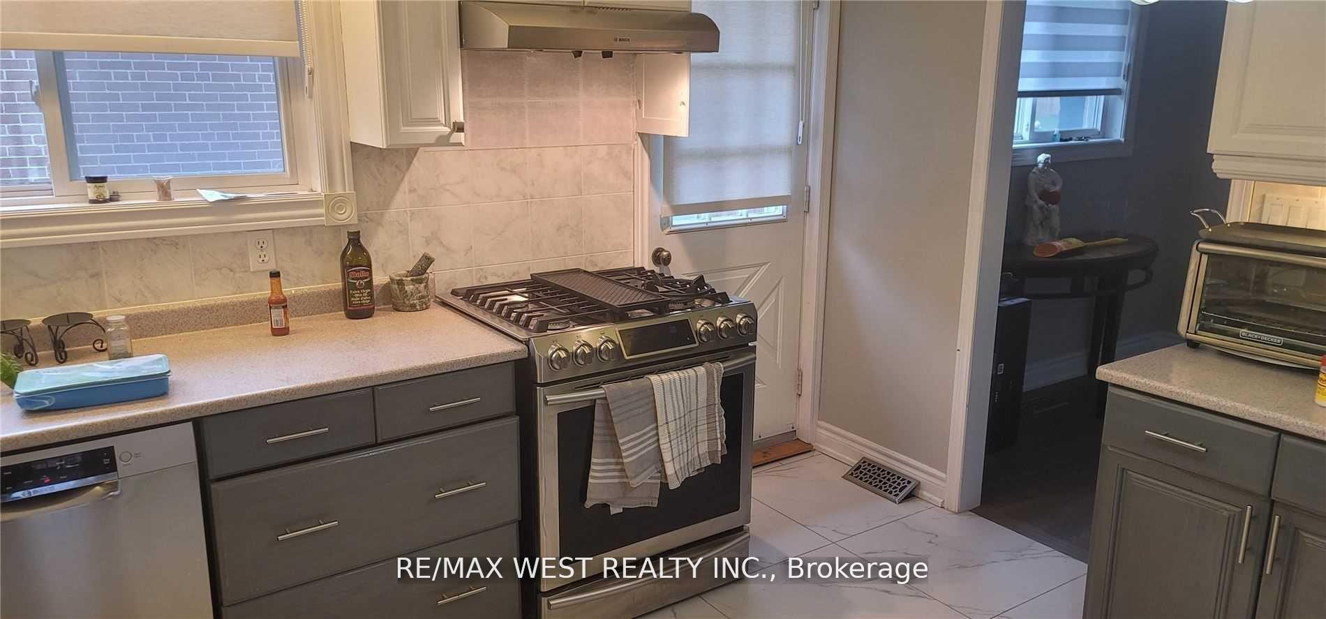 Photo 9 of Unit Upper, 51 Monterrey Drive, Etobicoke, Thistletown-Beaumonde Heights — HOMEH
