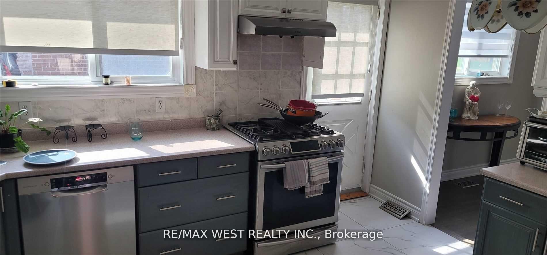 Photo 12 of Unit Upper, 51 Monterrey Drive, Etobicoke, Thistletown-Beaumonde Heights — HOMEH