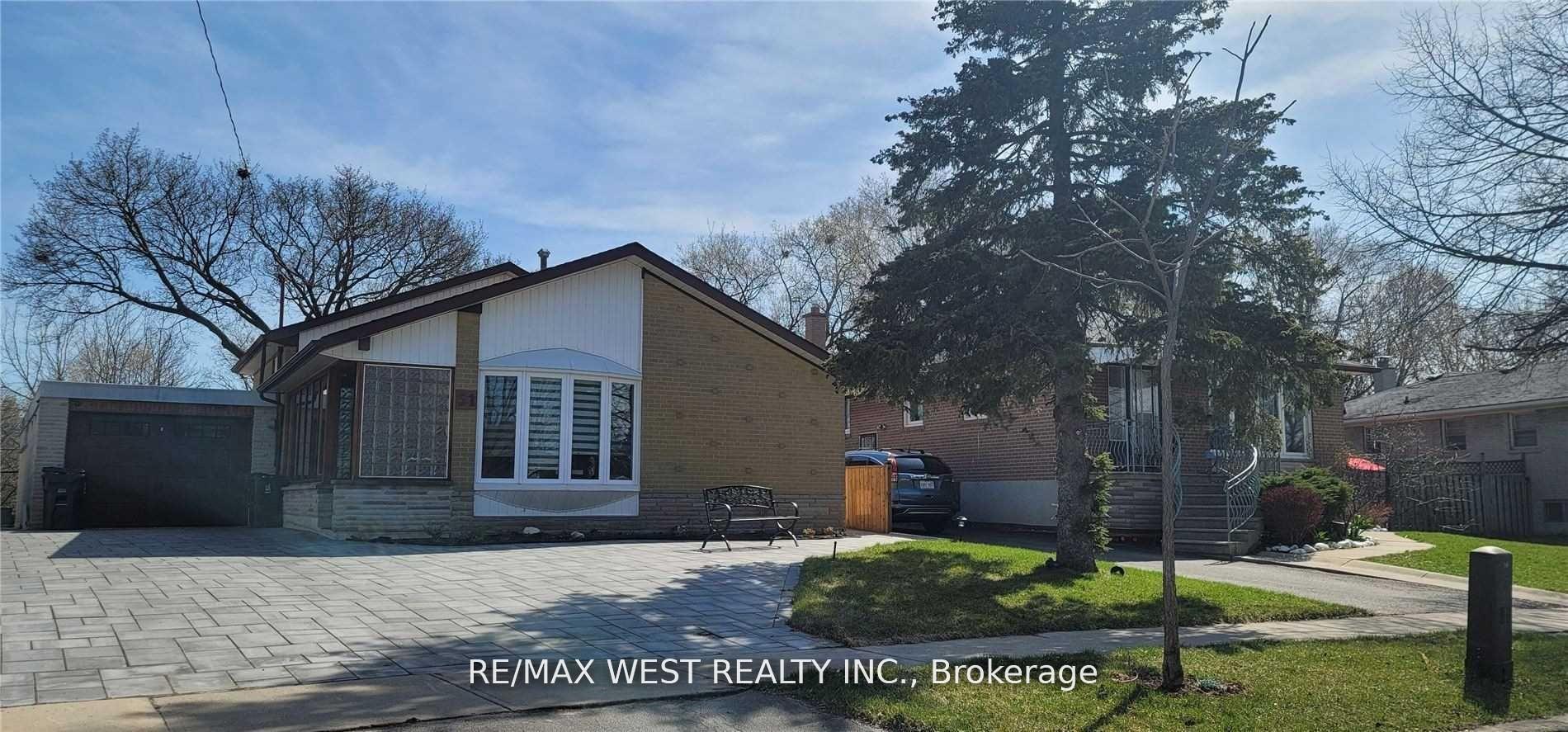 Photo 13 of Unit Upper, 51 Monterrey Drive, Etobicoke, Thistletown-Beaumonde Heights — HOMEH