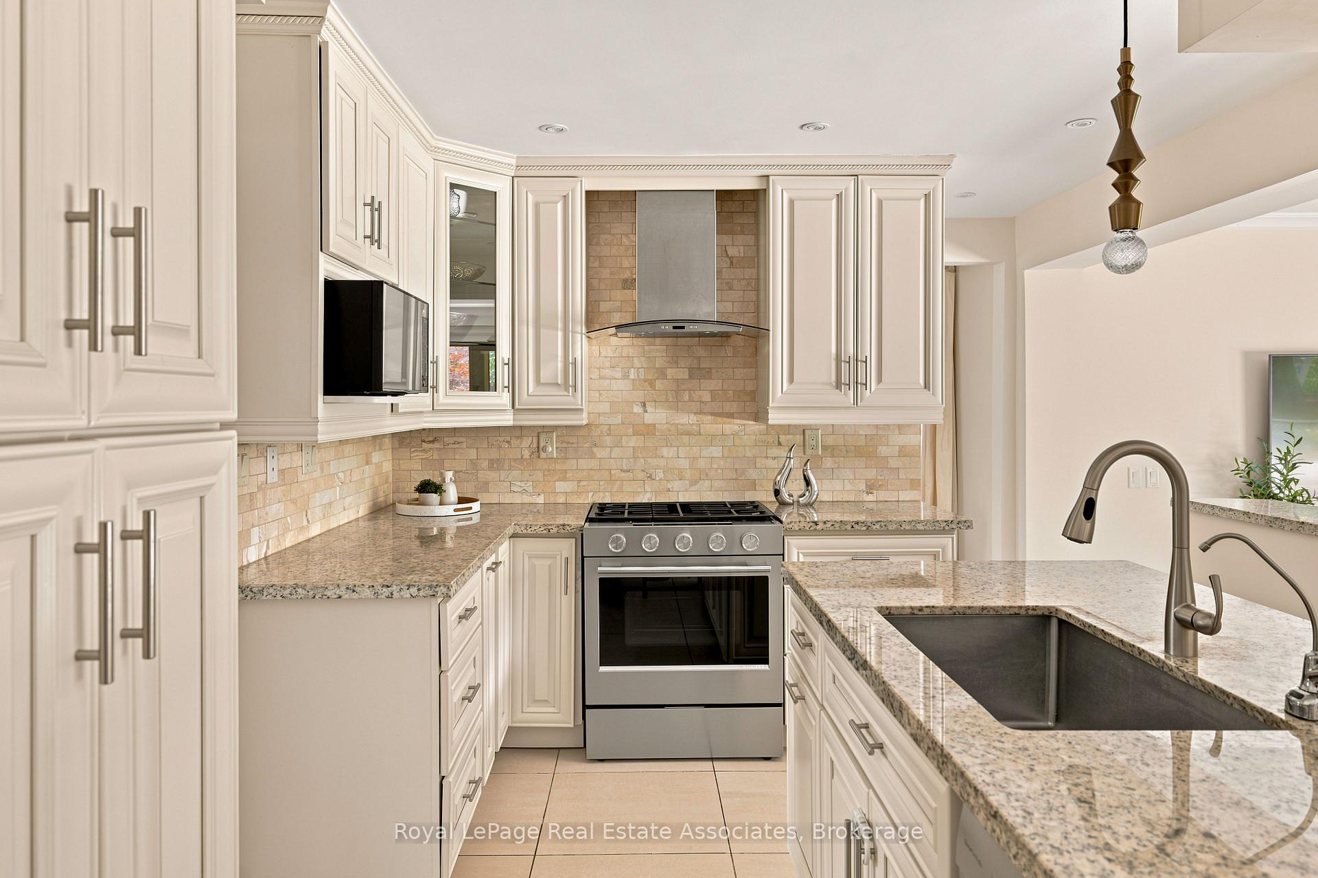 Photo 13 of 1972 Russett Road, Mississauga, Lakeview — HOMEH
