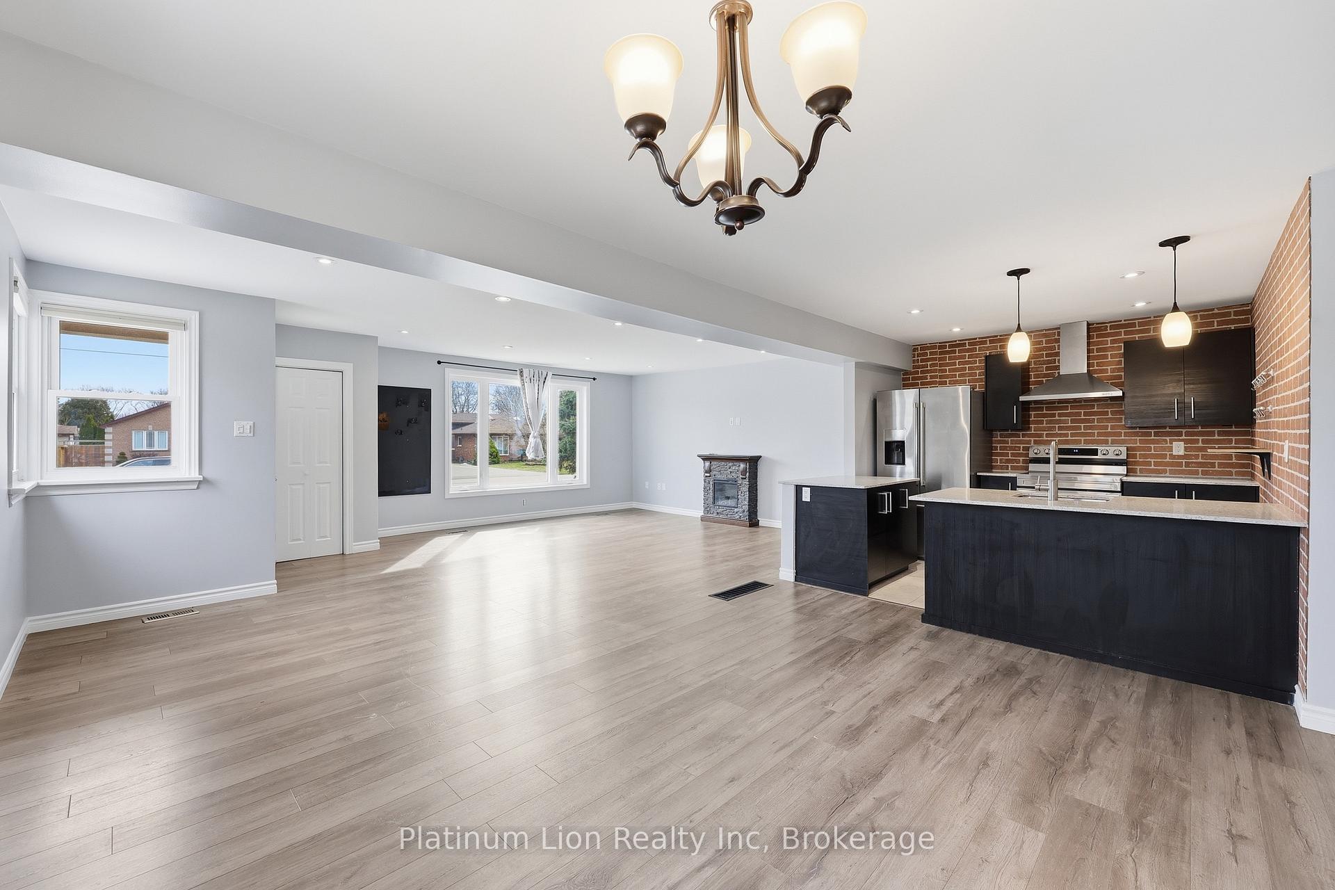 Photo 8 of 6581 Riall Street, Niagara Falls, Stamford — HOMEH
