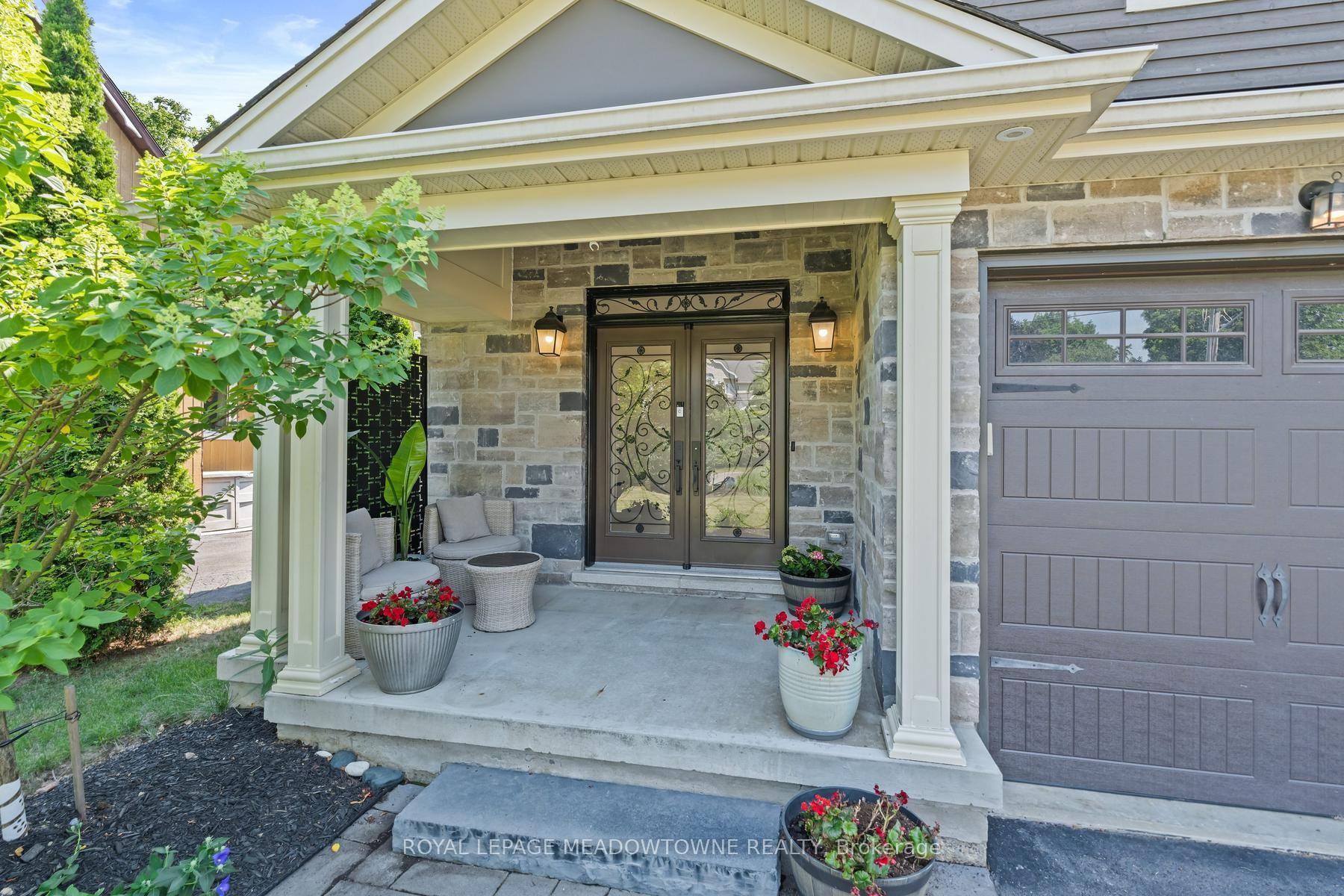 Photo 4 of 17 Ontario Street, Halton Hills, Georgetown — HOMEH