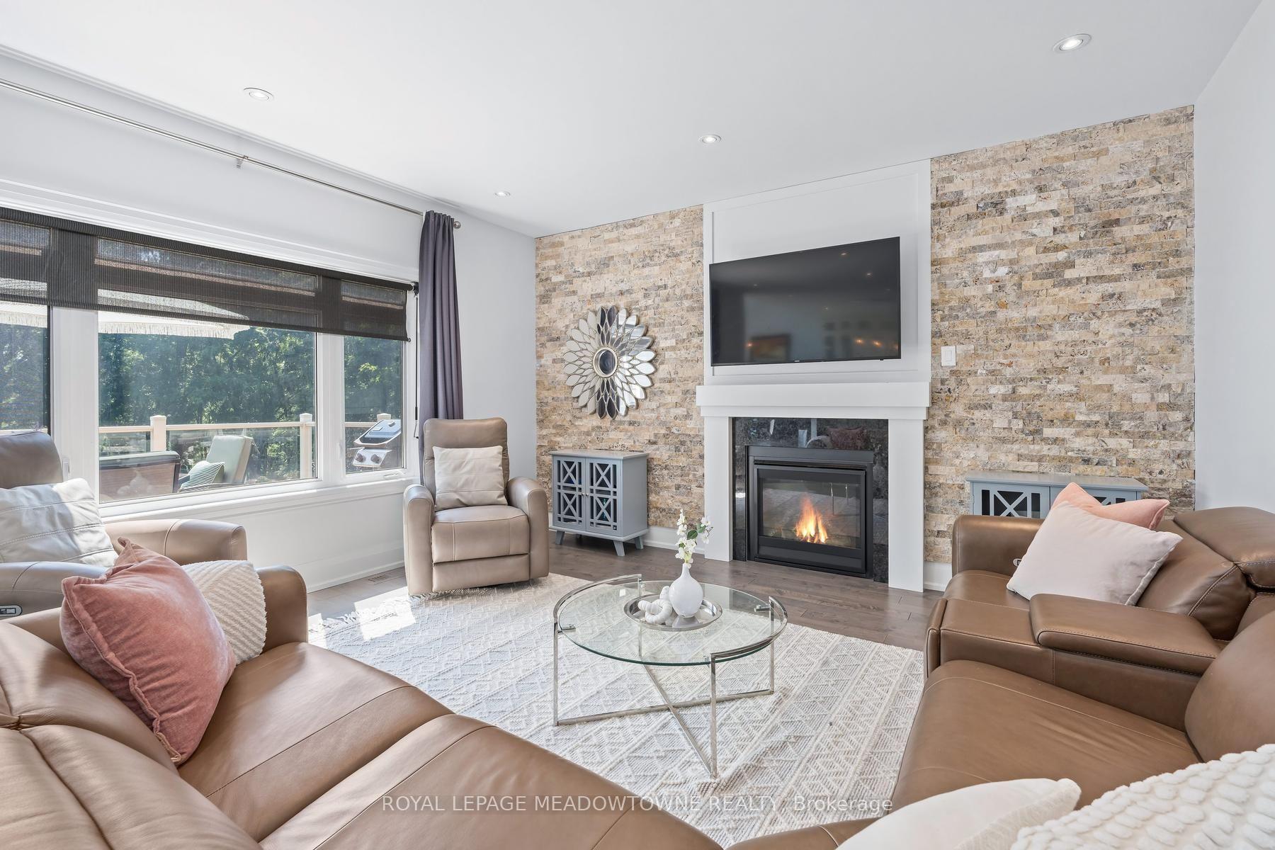 Photo 18 of 17 Ontario Street, Halton Hills, Georgetown — HOMEH