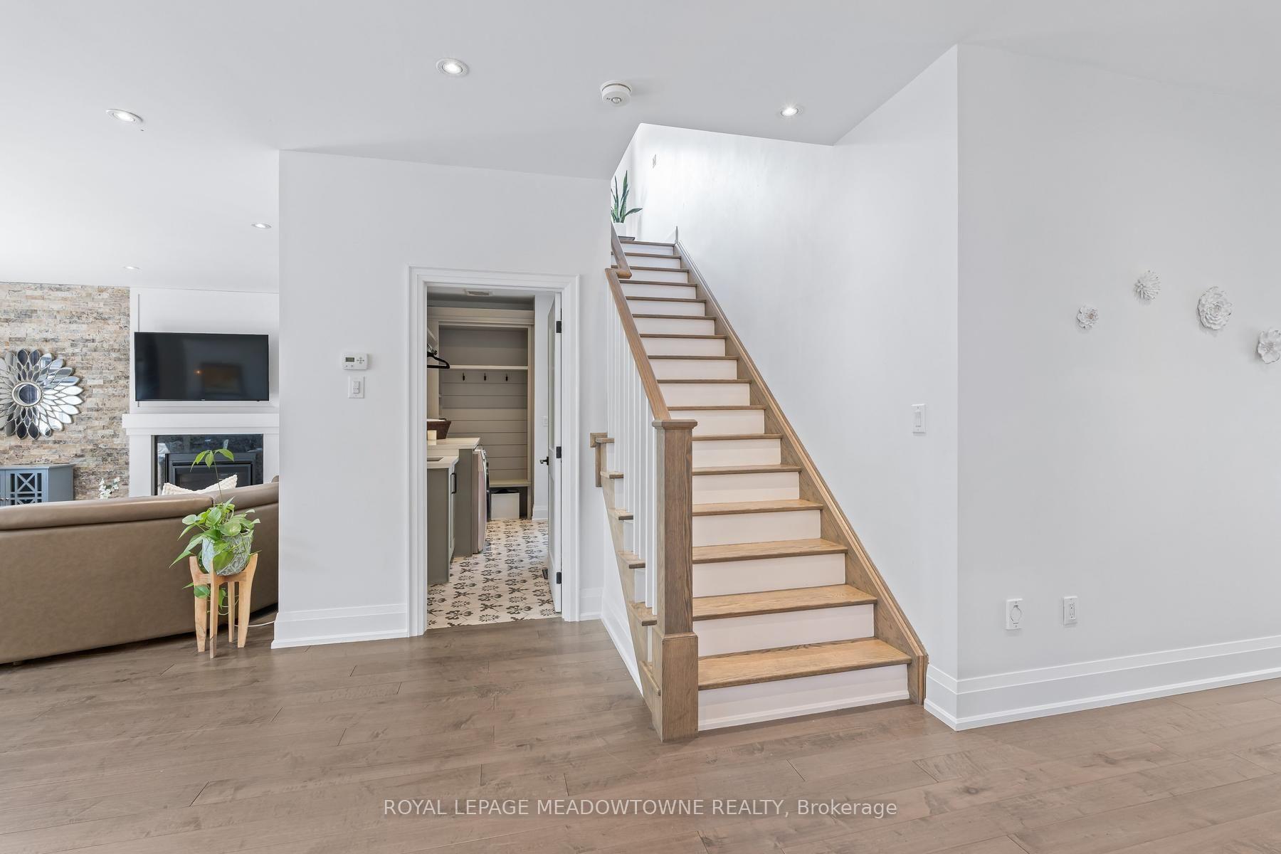 Photo 23 of 17 Ontario Street, Halton Hills, Georgetown — HOMEH