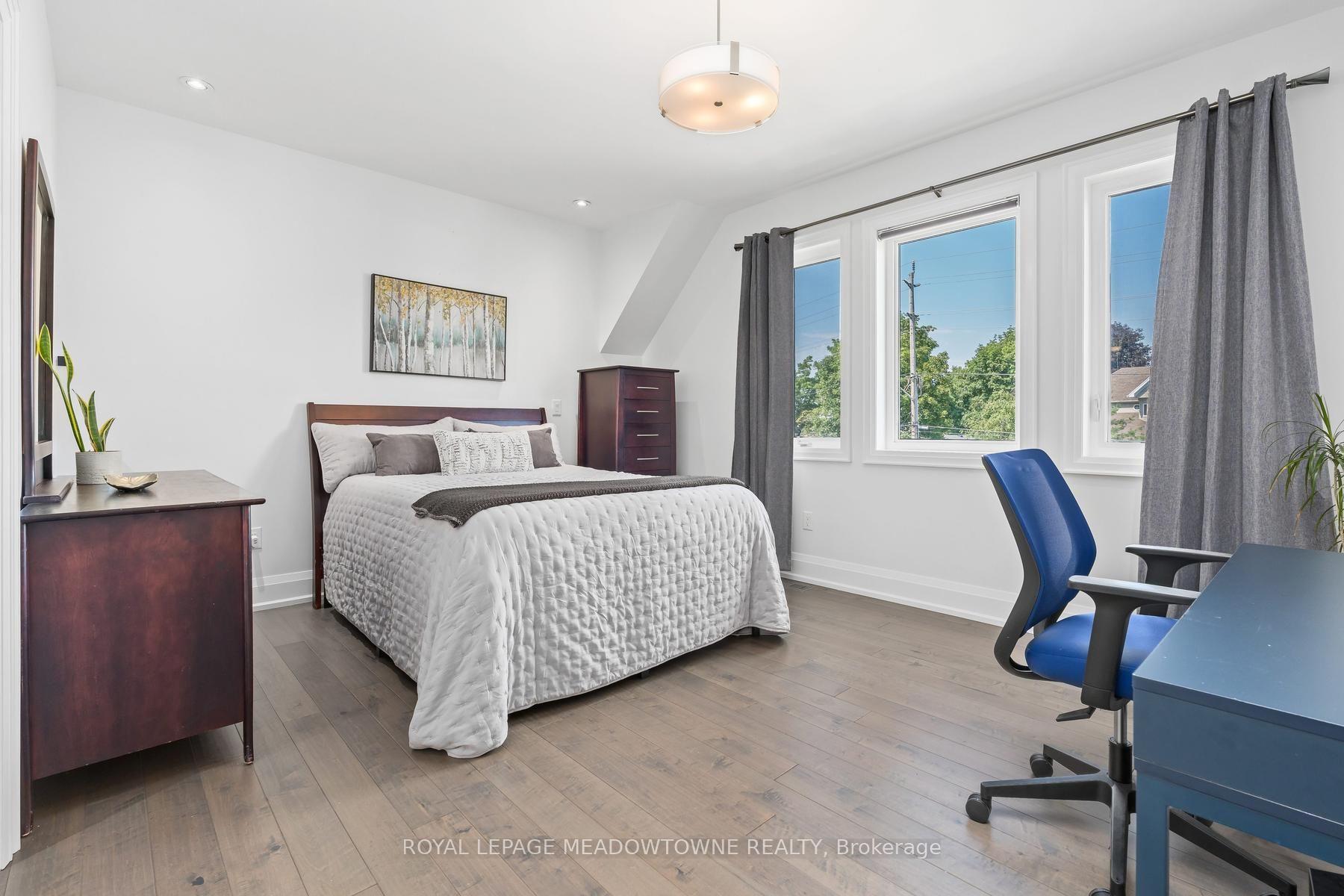 Photo 29 of 17 Ontario Street, Halton Hills, Georgetown — HOMEH