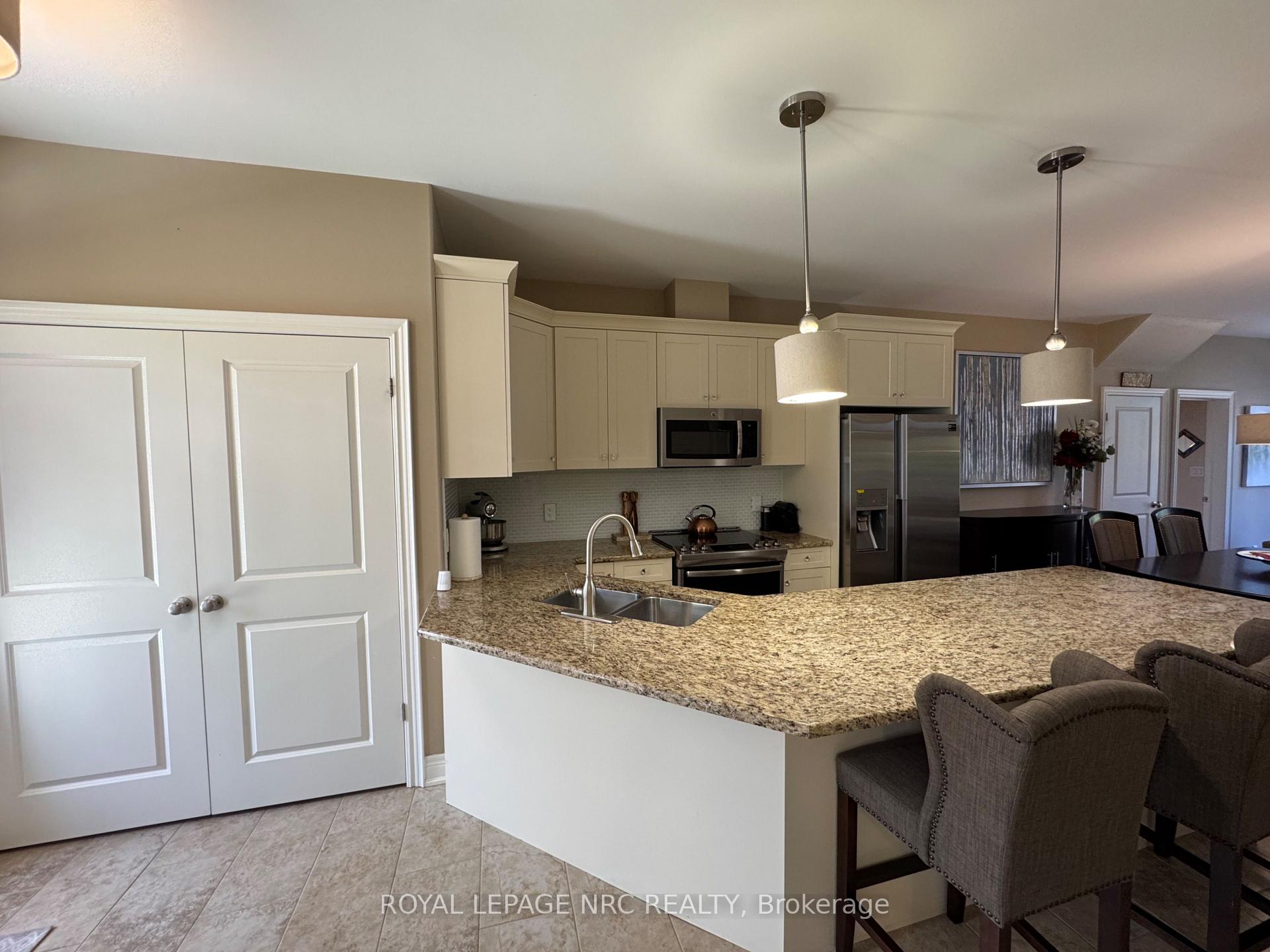 Photo 2 of Unit 2, 6186 Dorchester Road, Niagara Falls, Dorchester — HOMEH