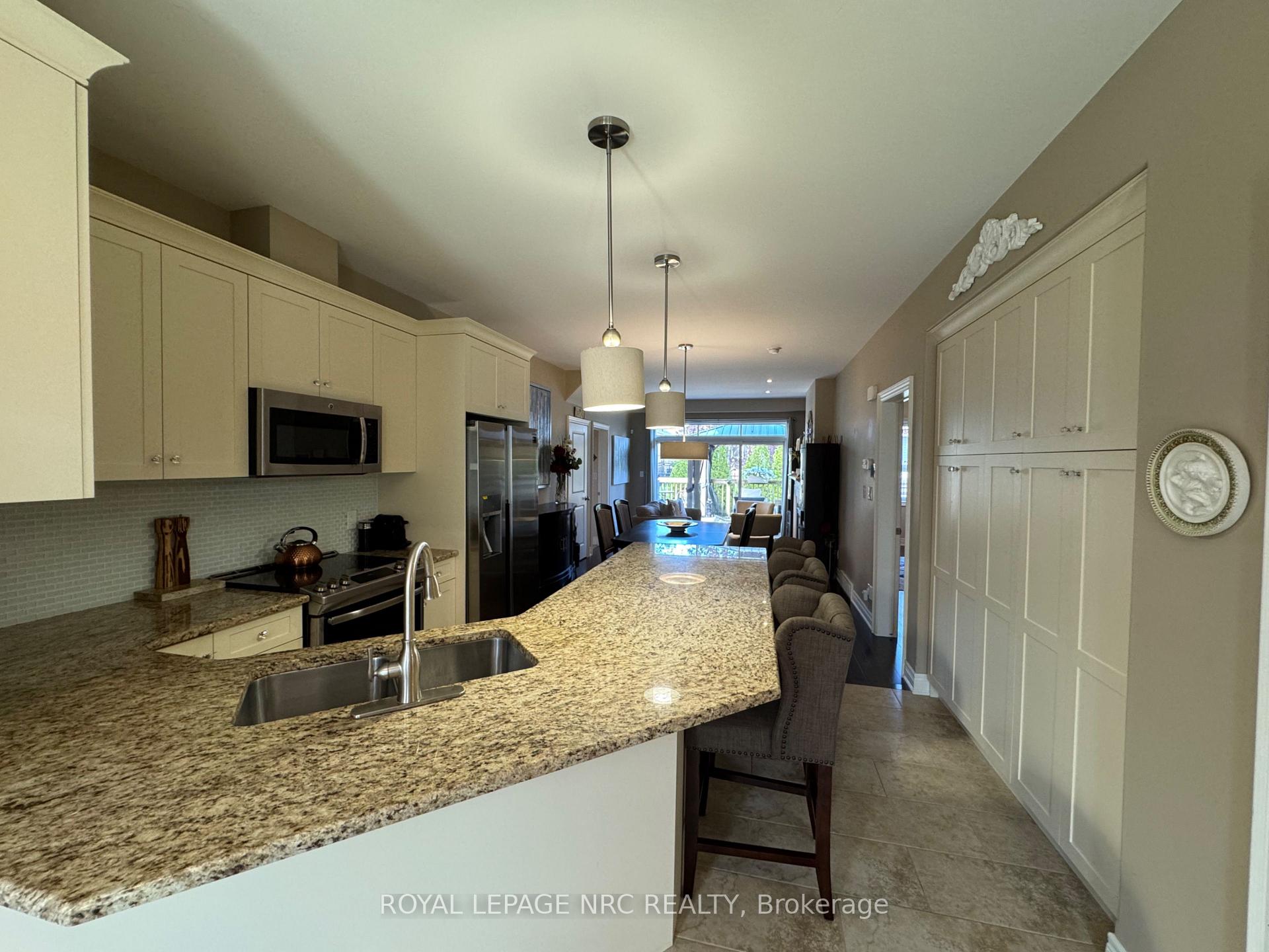 Photo 3 of Unit 2, 6186 Dorchester Road, Niagara Falls, Dorchester — HOMEH