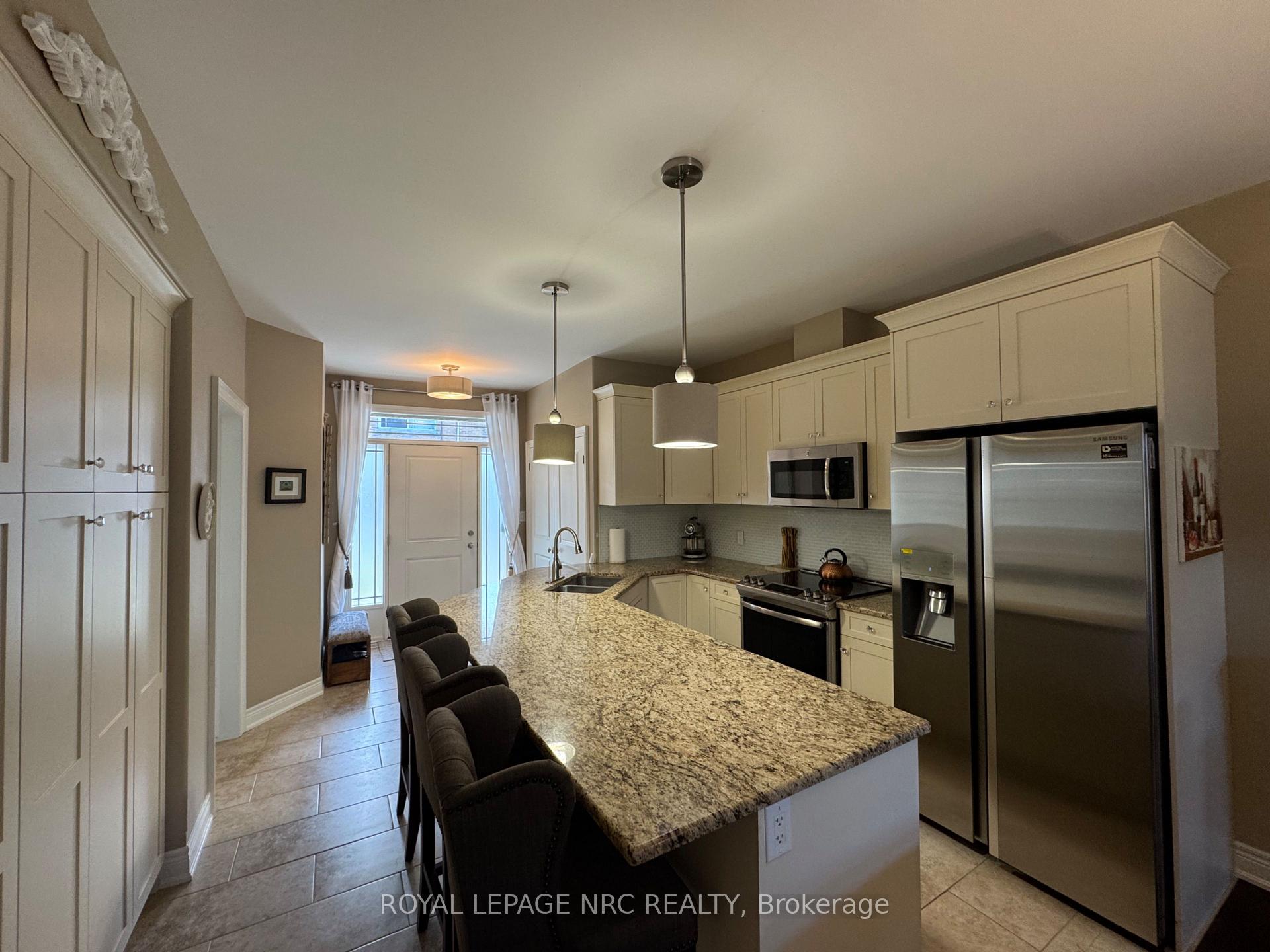 Photo 4 of Unit 2, 6186 Dorchester Road, Niagara Falls, Dorchester — HOMEH
