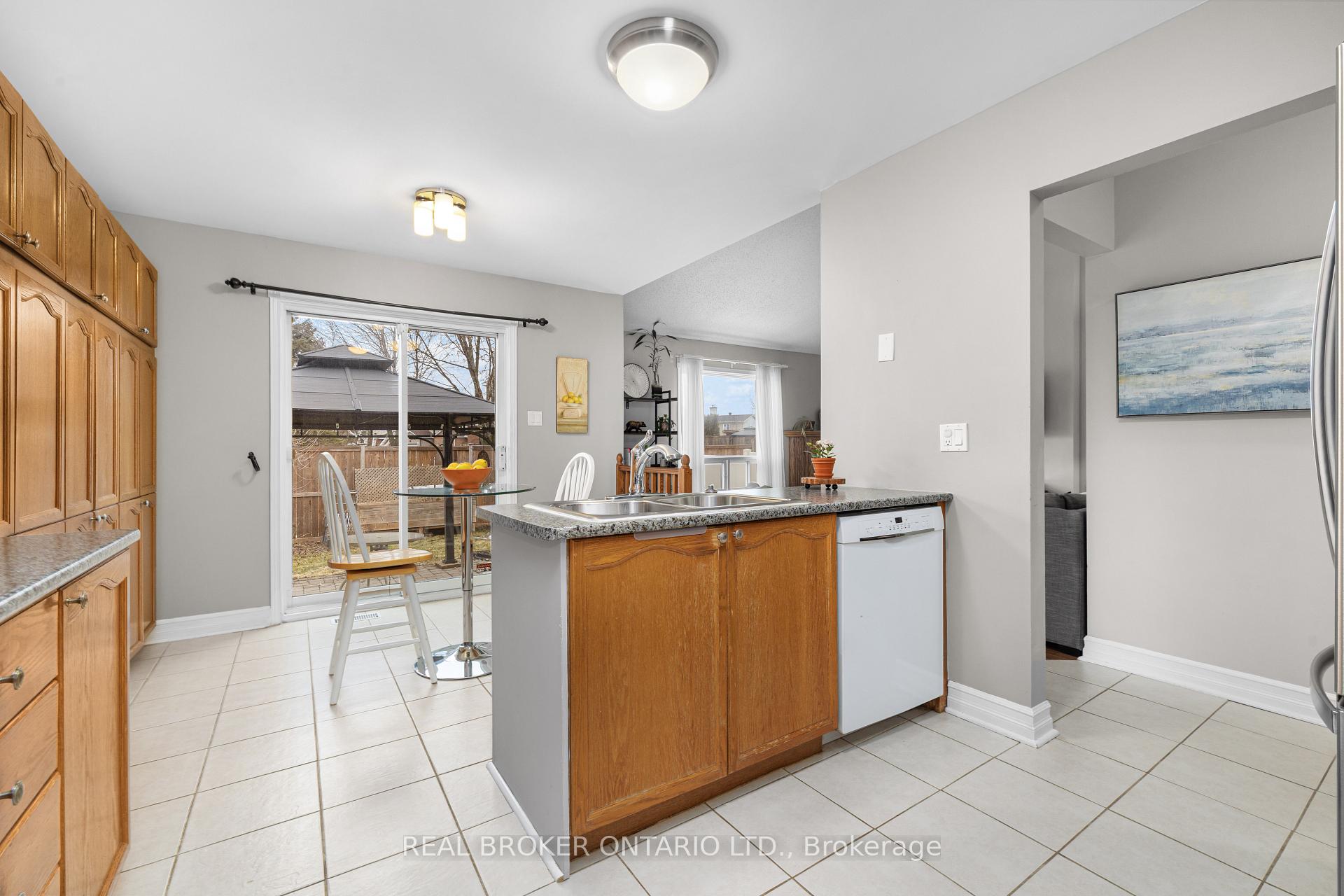 Photo 14 of 1981 Orchardview Avenue, Ottawa, Fallingbrook/Gardenway South — HOMEH