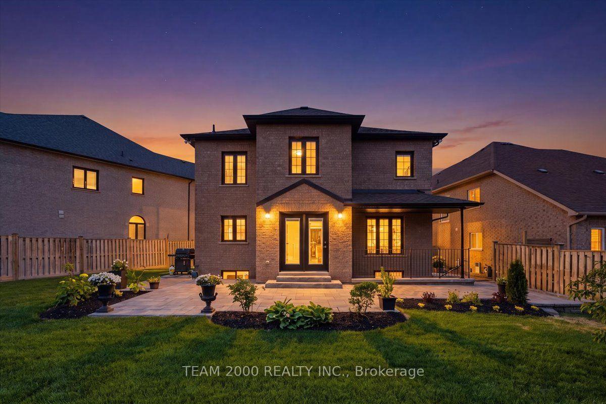 Photo 2 of 26 Crown Crescent, Vaughan, Sonoma Heights — HOMEH
