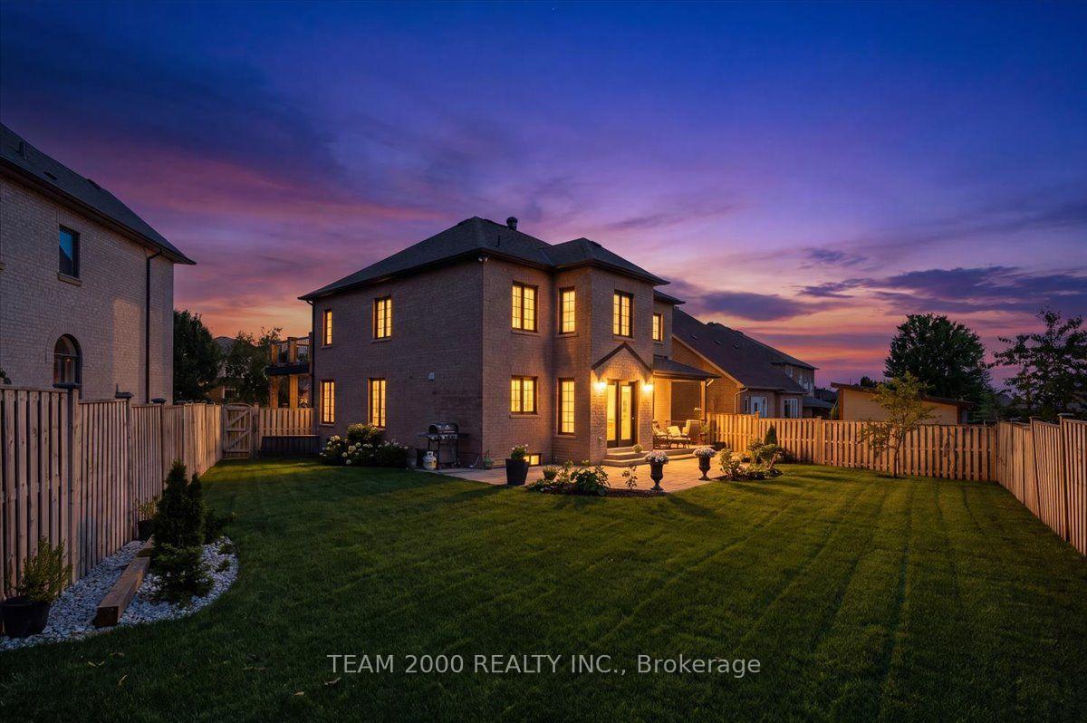 Photo 3 of 26 Crown Crescent, Vaughan, Sonoma Heights — HOMEH