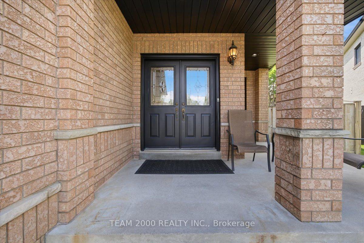 Photo 6 of 26 Crown Crescent, Vaughan, Sonoma Heights — HOMEH