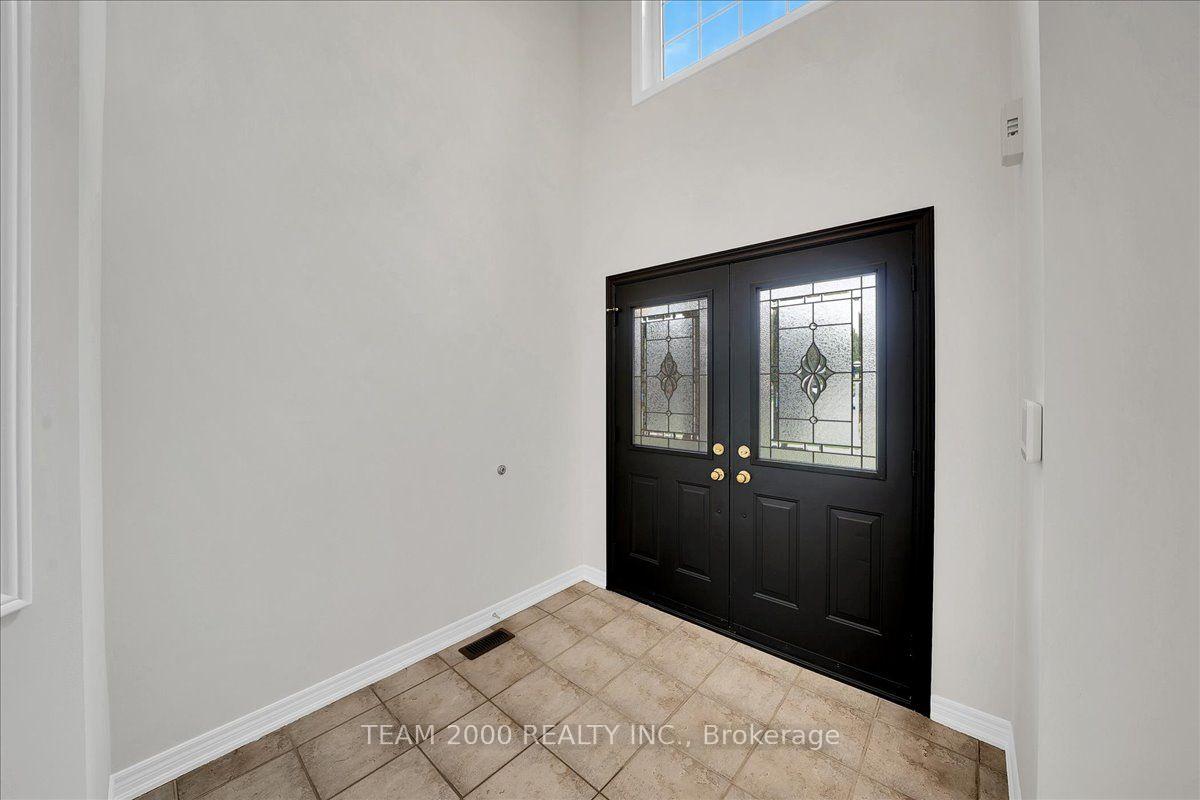 Photo 7 of 26 Crown Crescent, Vaughan, Sonoma Heights — HOMEH