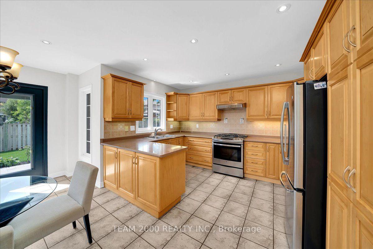 Photo 15 of 26 Crown Crescent, Vaughan, Sonoma Heights — HOMEH