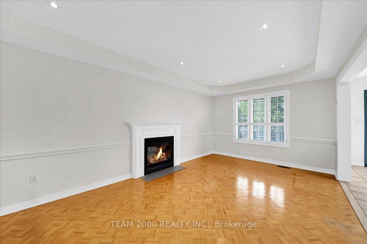 Photo 17 of 26 Crown Crescent, Vaughan, Sonoma Heights — HOMEH