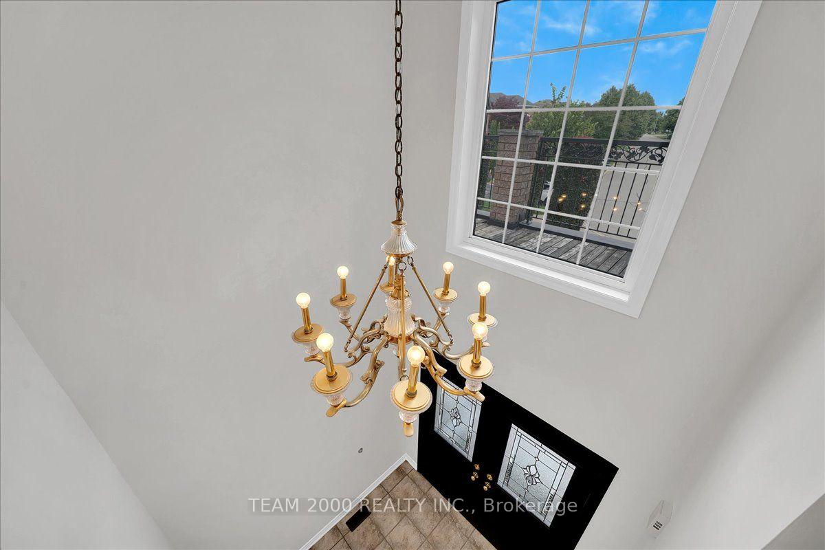 Photo 20 of 26 Crown Crescent, Vaughan, Sonoma Heights — HOMEH