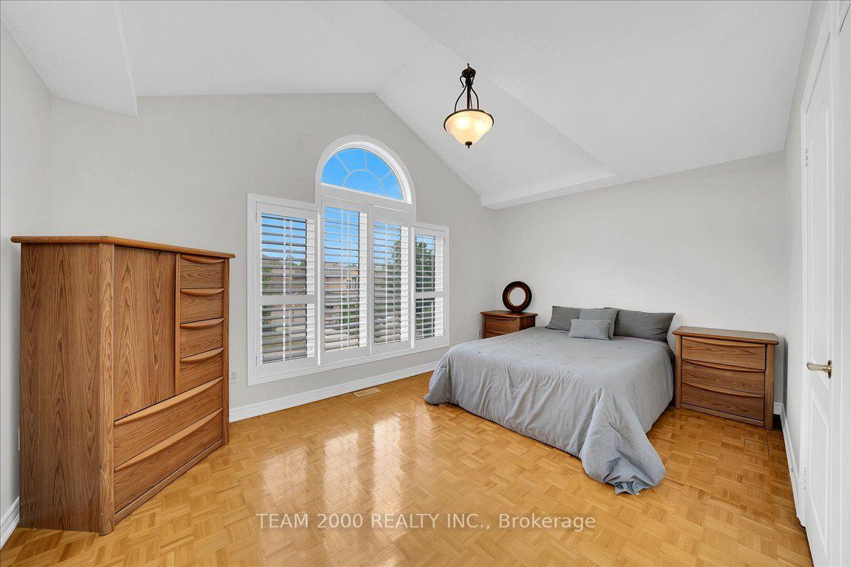Photo 25 of 26 Crown Crescent, Vaughan, Sonoma Heights — HOMEH