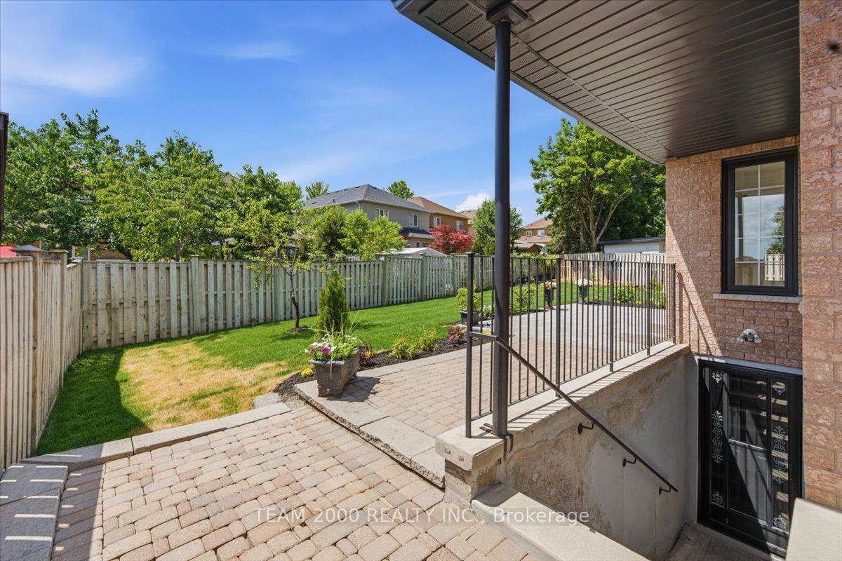 Photo 33 of 26 Crown Crescent, Vaughan, Sonoma Heights — HOMEH