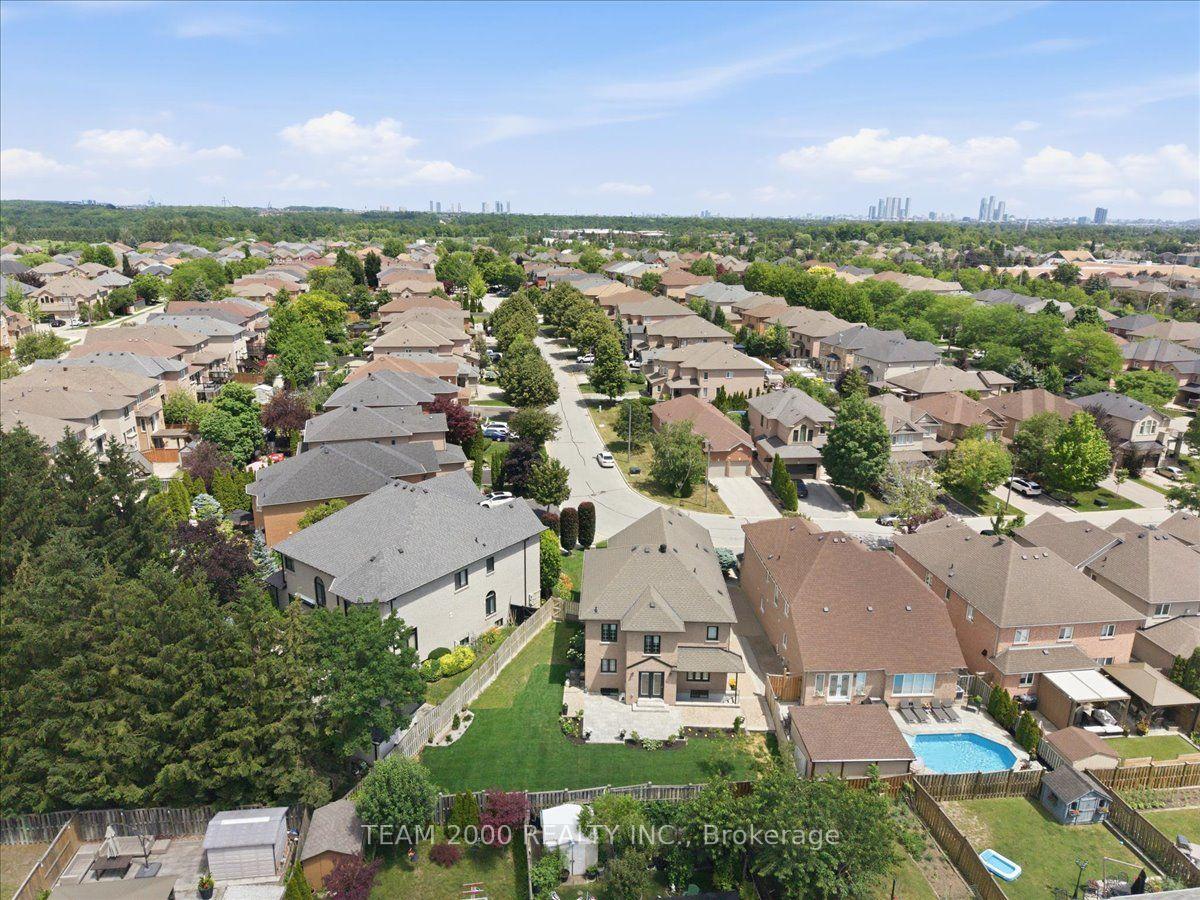 Photo 40 of 26 Crown Crescent, Vaughan, Sonoma Heights — HOMEH
