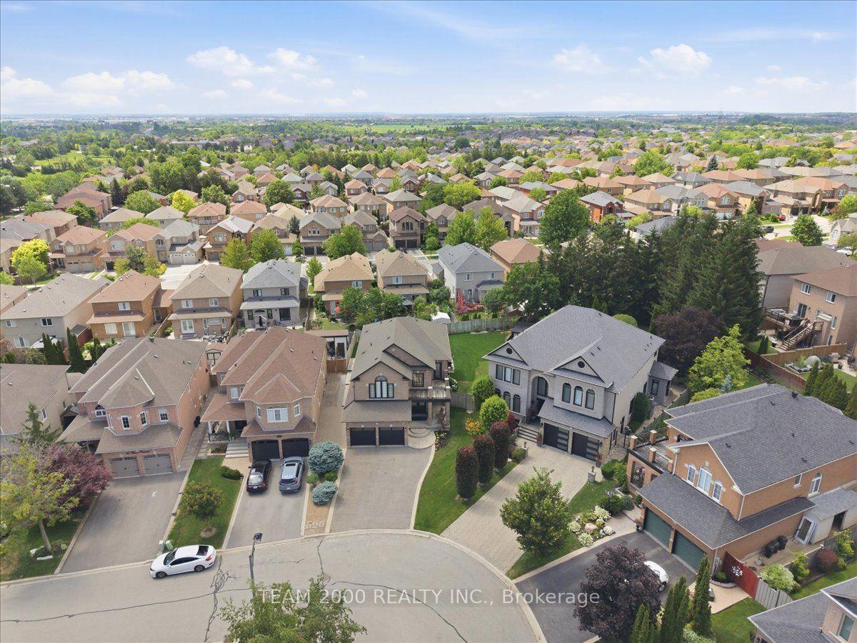 Photo 41 of 26 Crown Crescent, Vaughan, Sonoma Heights — HOMEH
