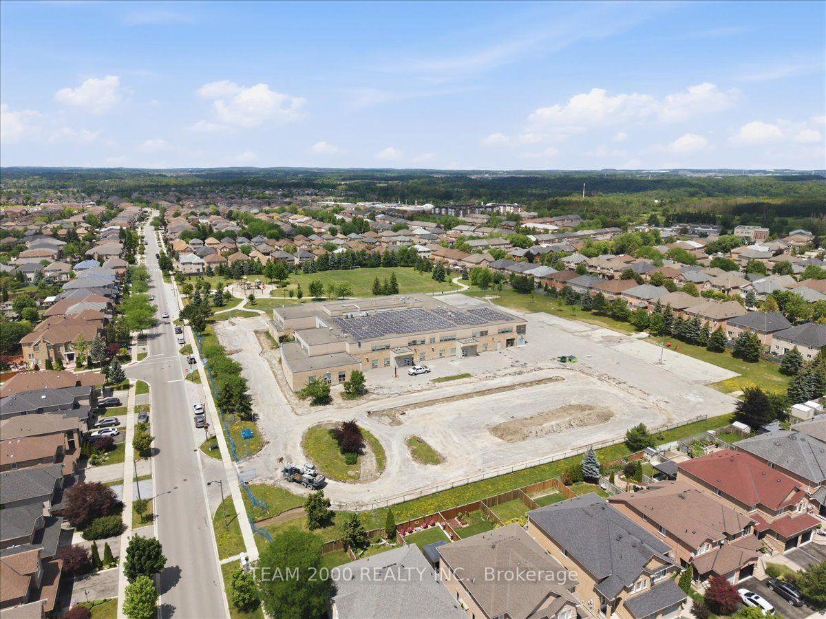 Photo 42 of 26 Crown Crescent, Vaughan, Sonoma Heights — HOMEH